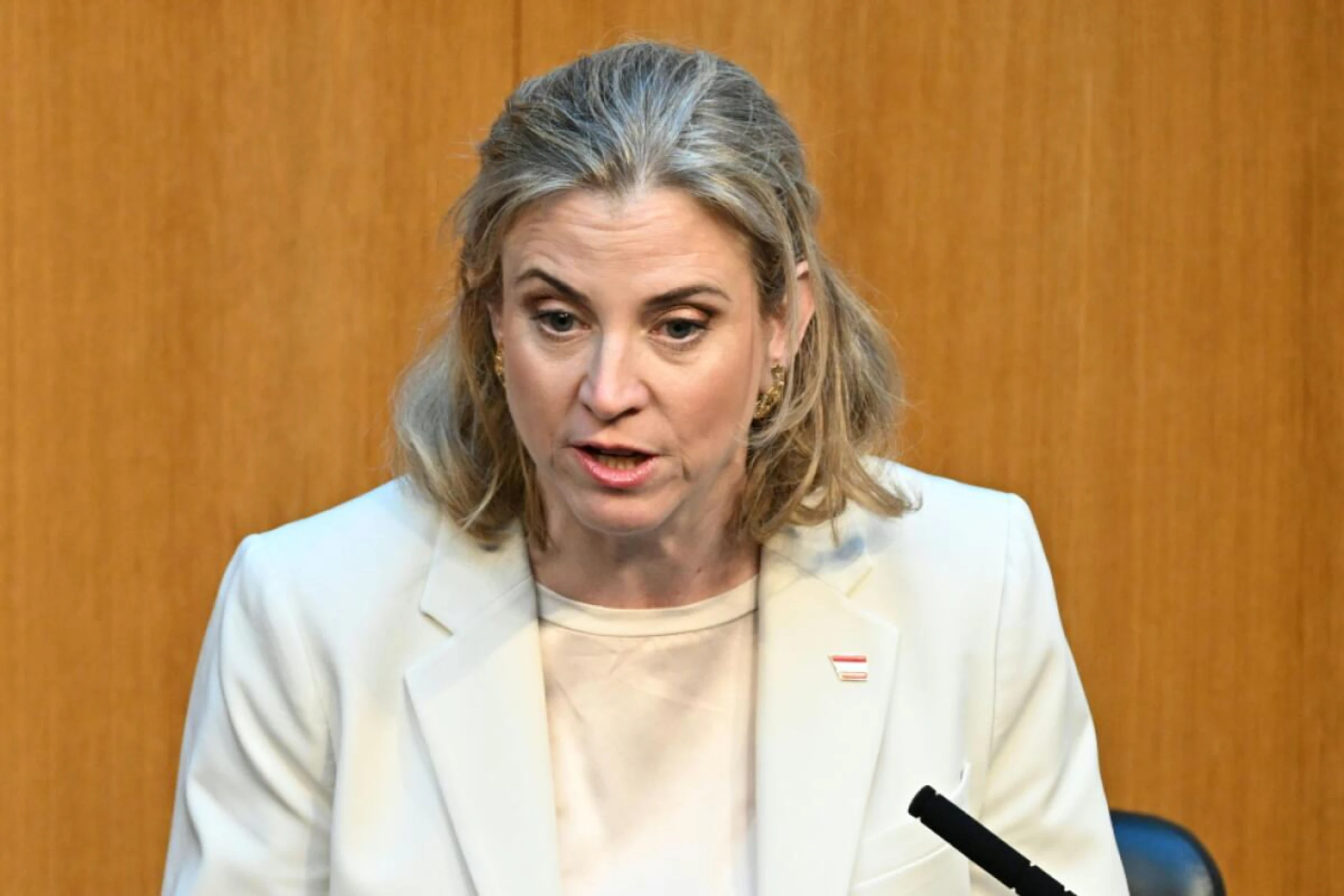 NEOS-Chefin bedauert "Vertrauensbruch" Denglers