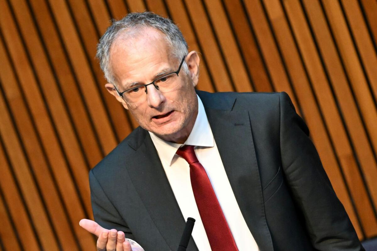 Finanzminister Marterbauer (SPÖ) begibt sich in Krebs-Behandlung