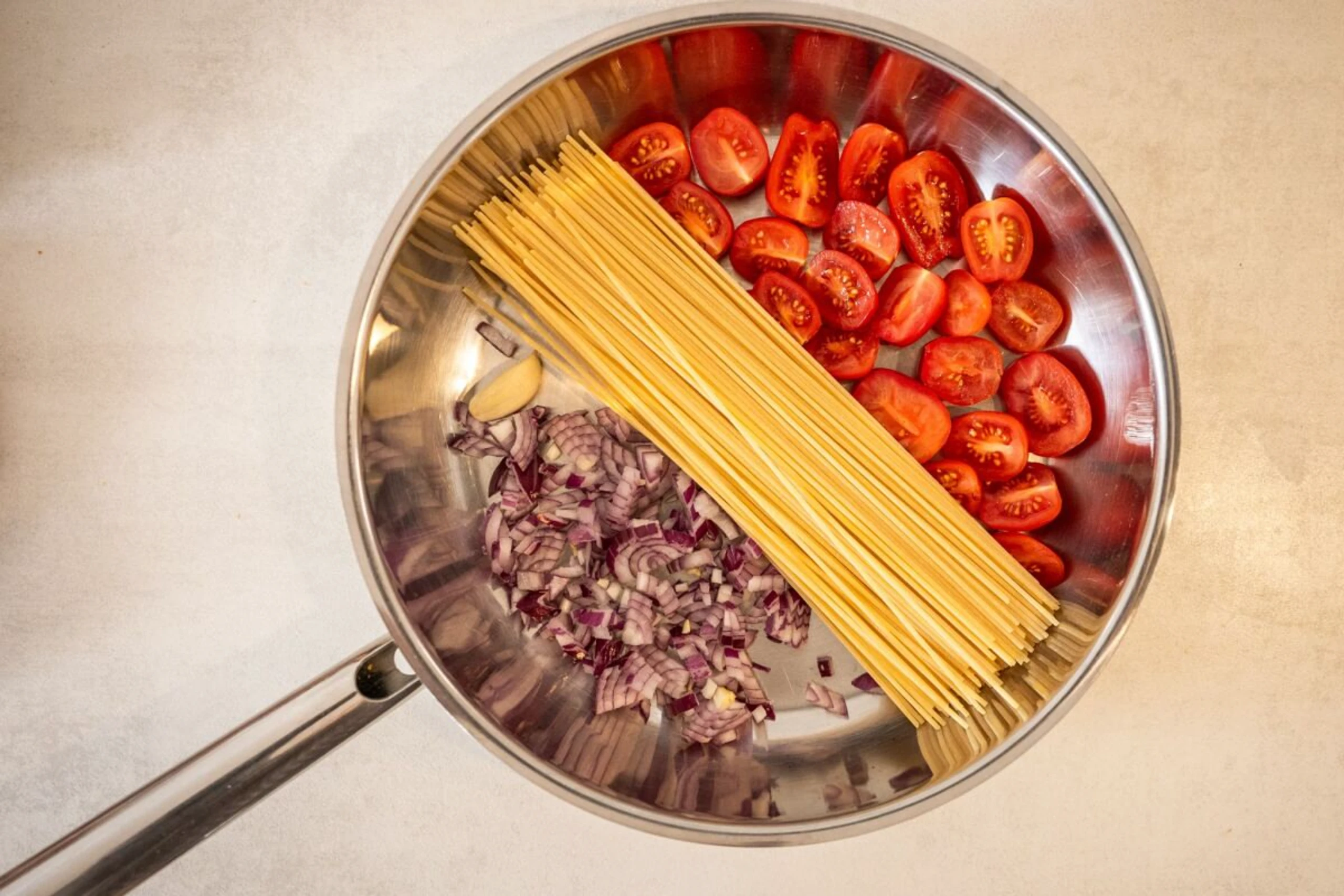 One-Pot-Gerichte kombinieren alle Zutaten in einem Topf