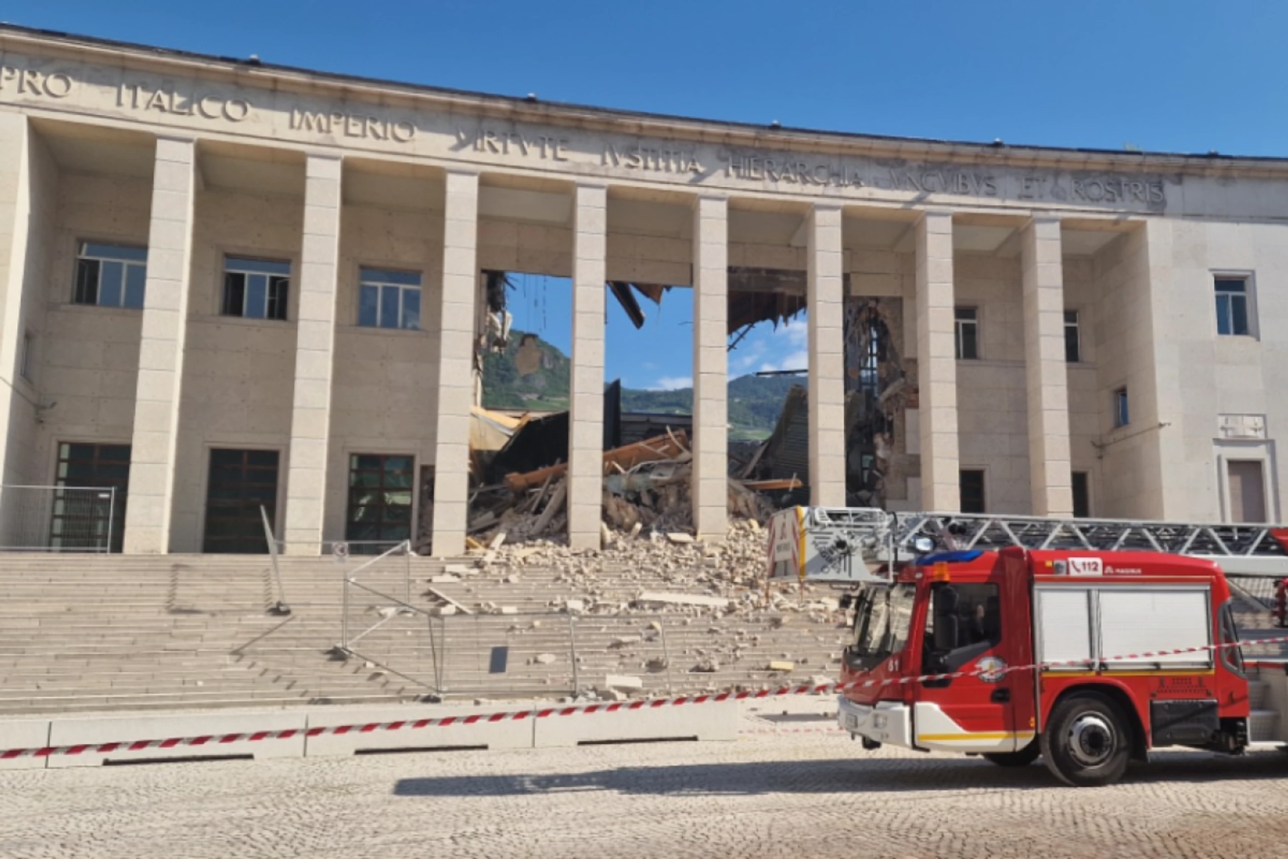 Ein Gutteil des Gerichtsgebäudes fiel in sich zusammen