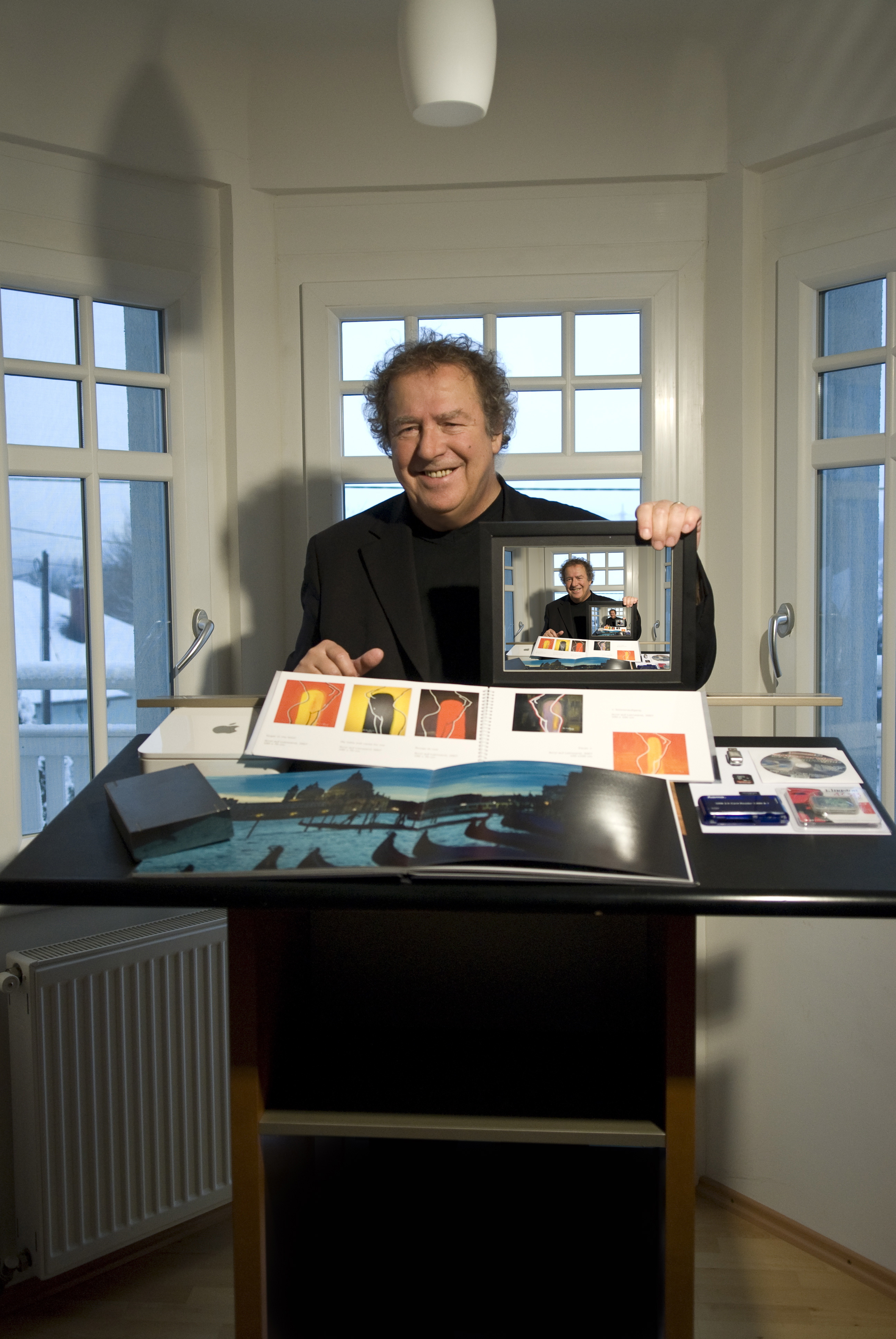 Gansterer mit mehreren Fotos.