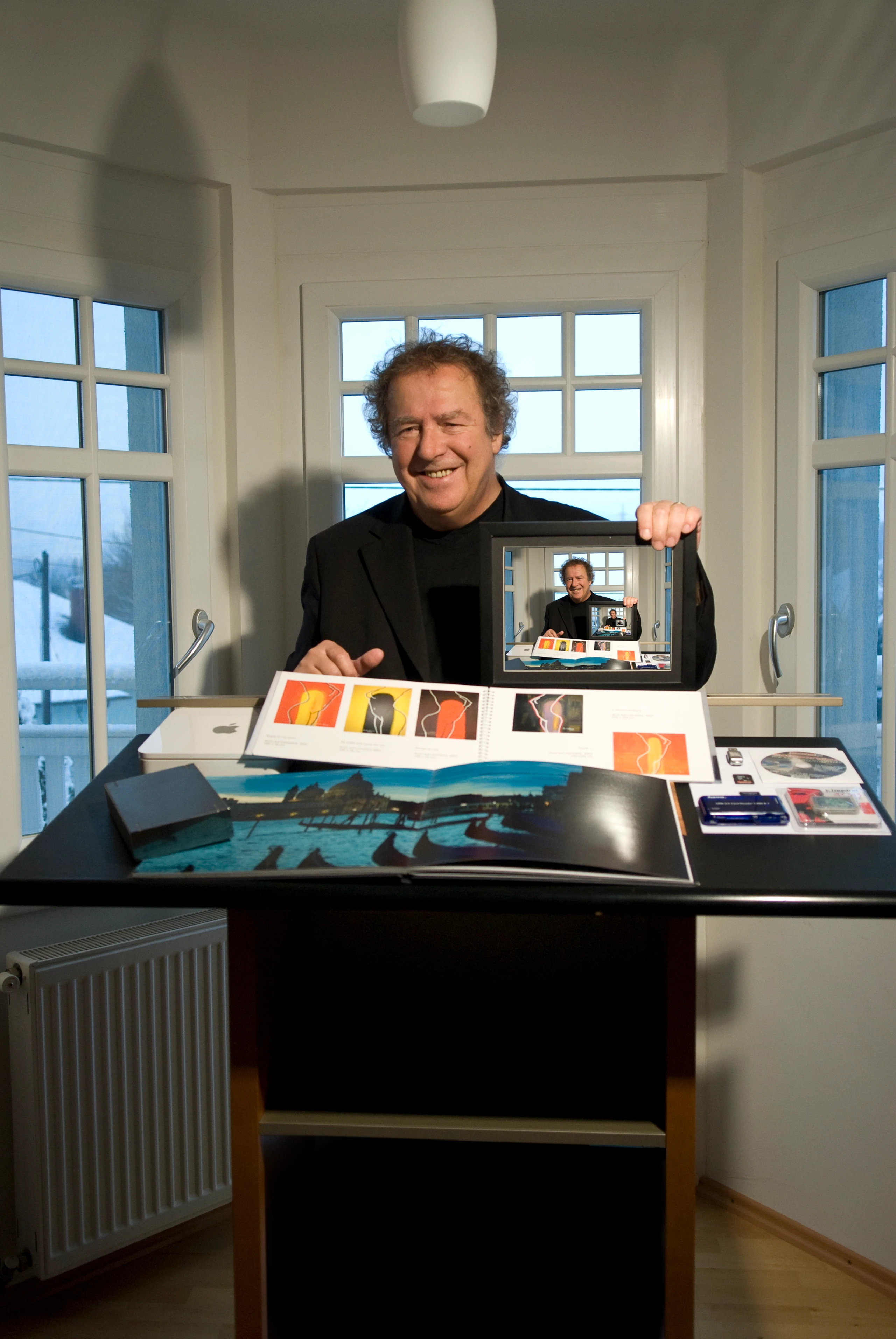 Gansterer mit mehreren Fotos.