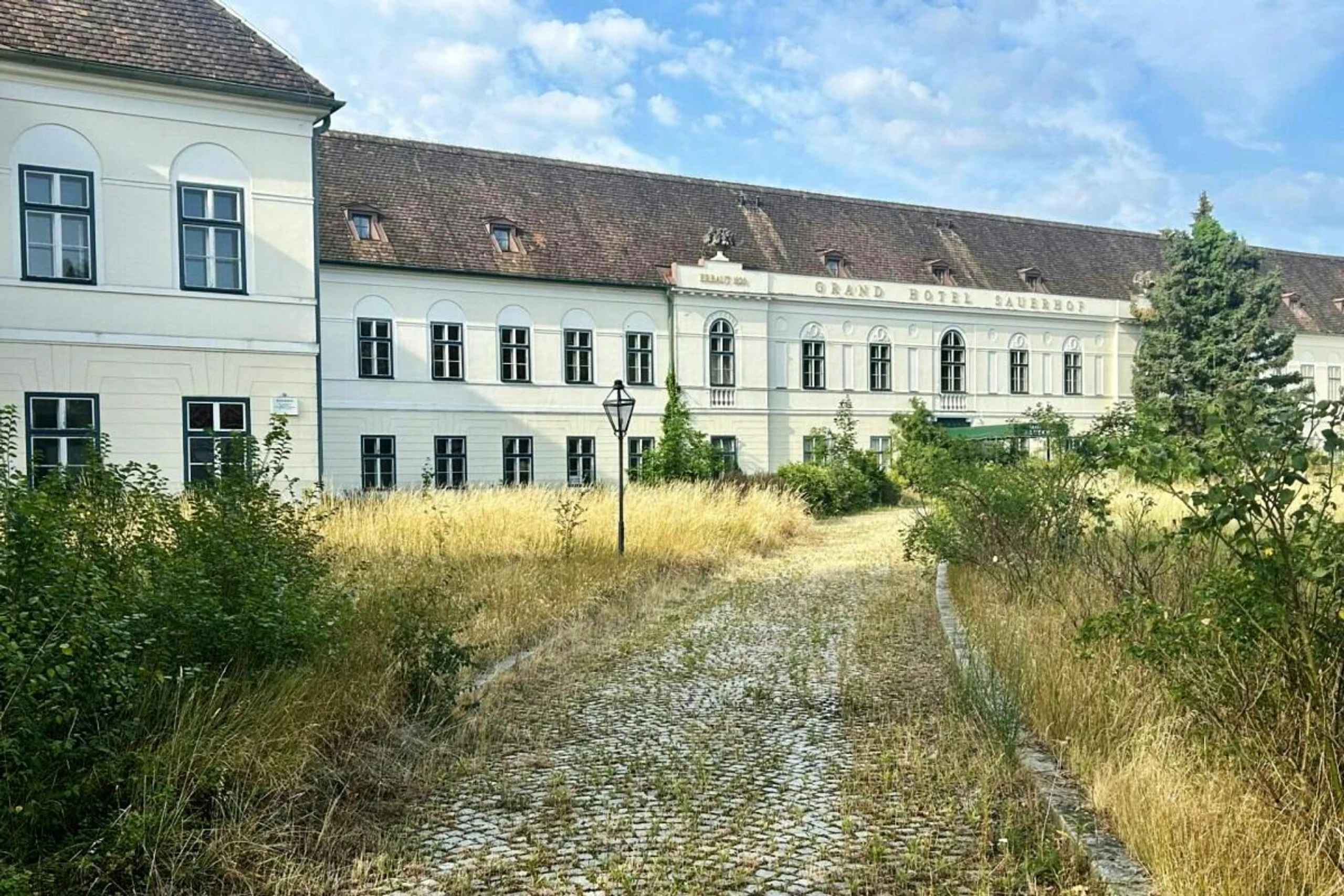 Grand Hotel Sauerhof in Baden vor neuem Leben