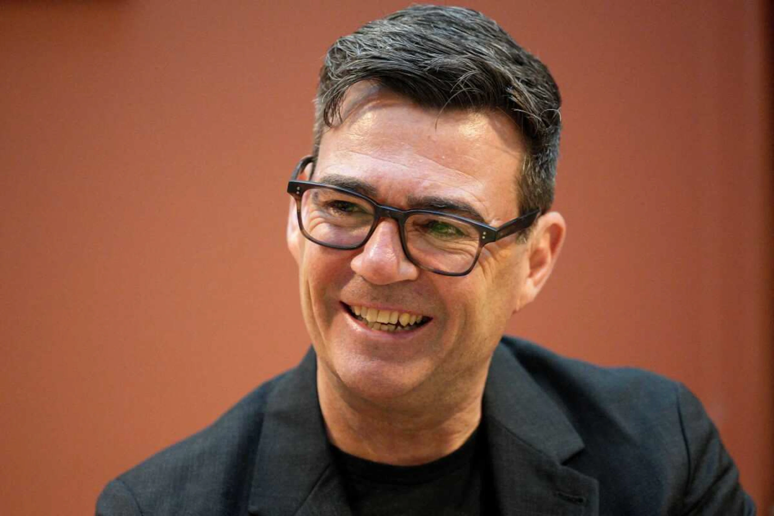 Burnham kündigt erste Maßnahmen an