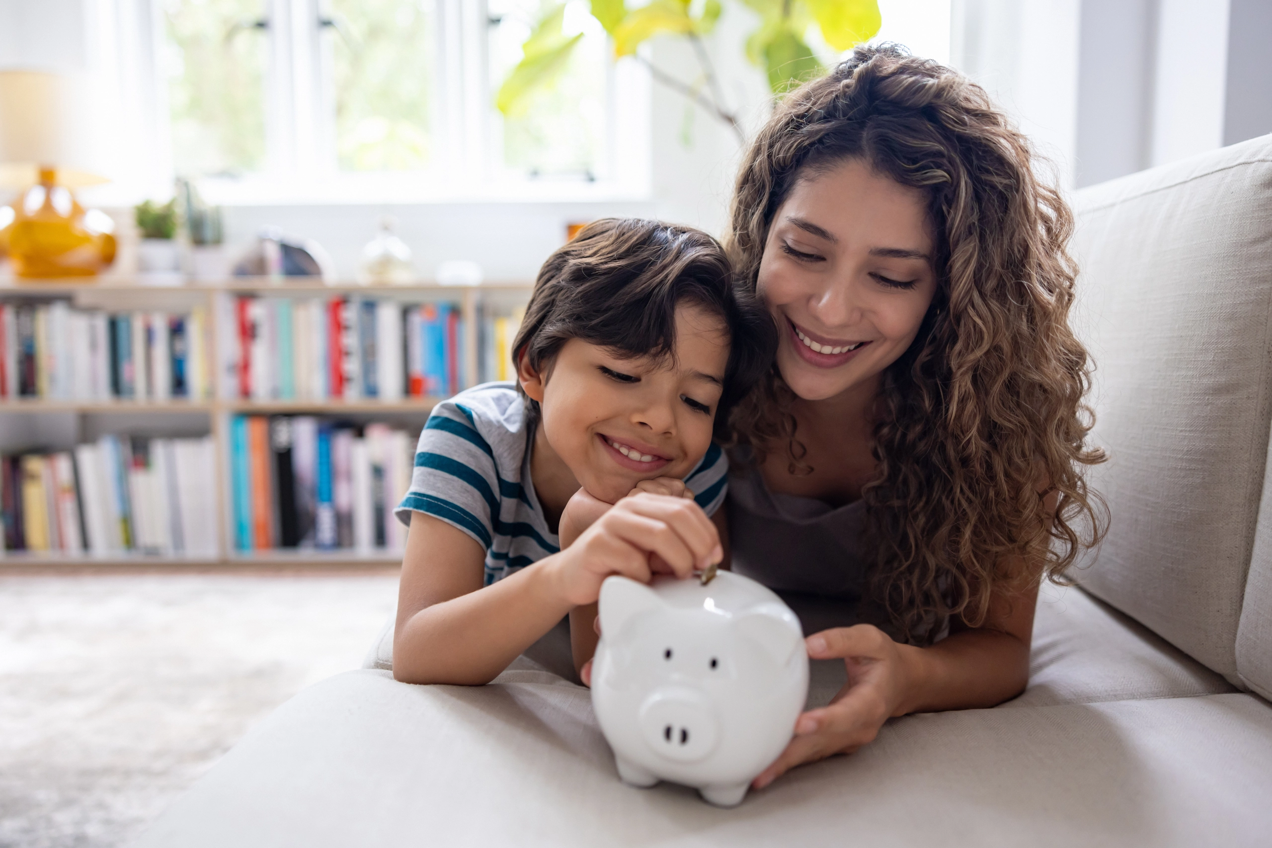 "Mama, darf ich?" Wie Kinder den Umgang mit Geld lernen
