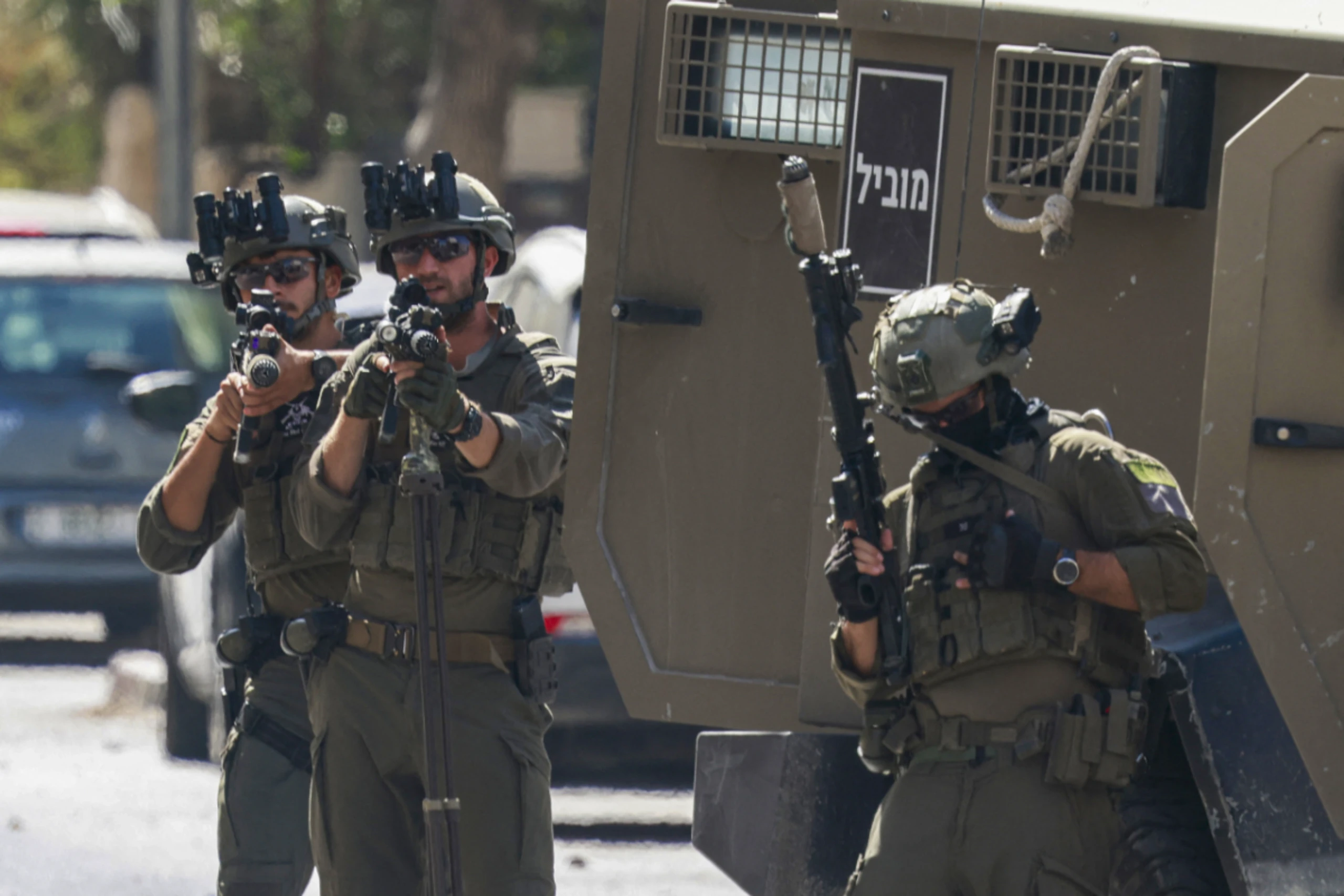 Israelische Soldaten gehen gegen Palästinenser vor