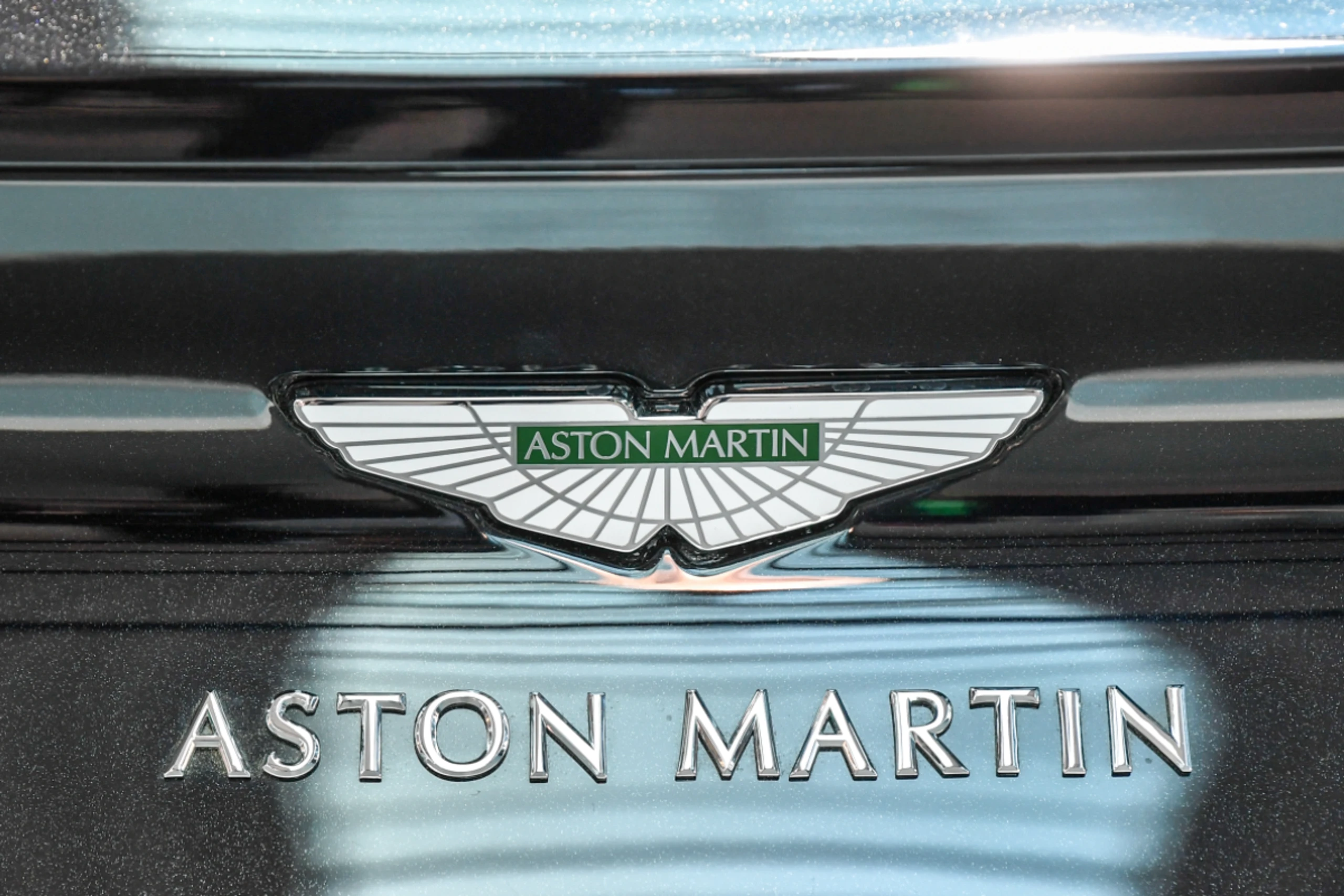 Aston Martin verringert Verlust im zweiten Quartal