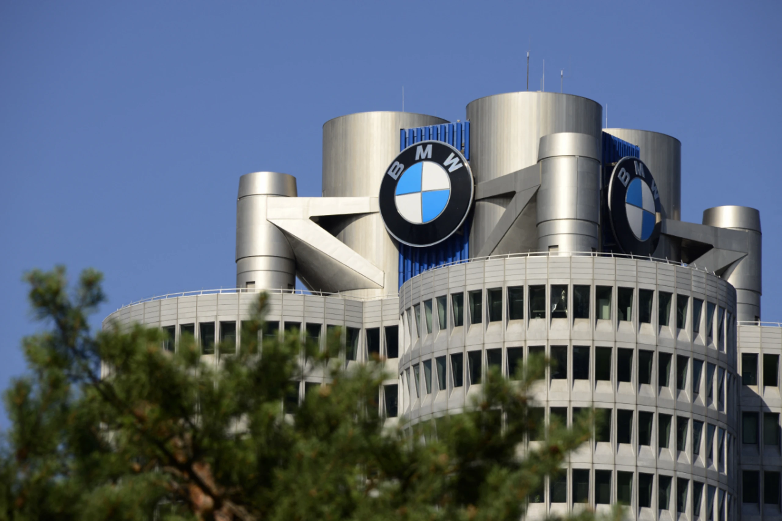 BMW baut weltweit 8.000 Jobs ab