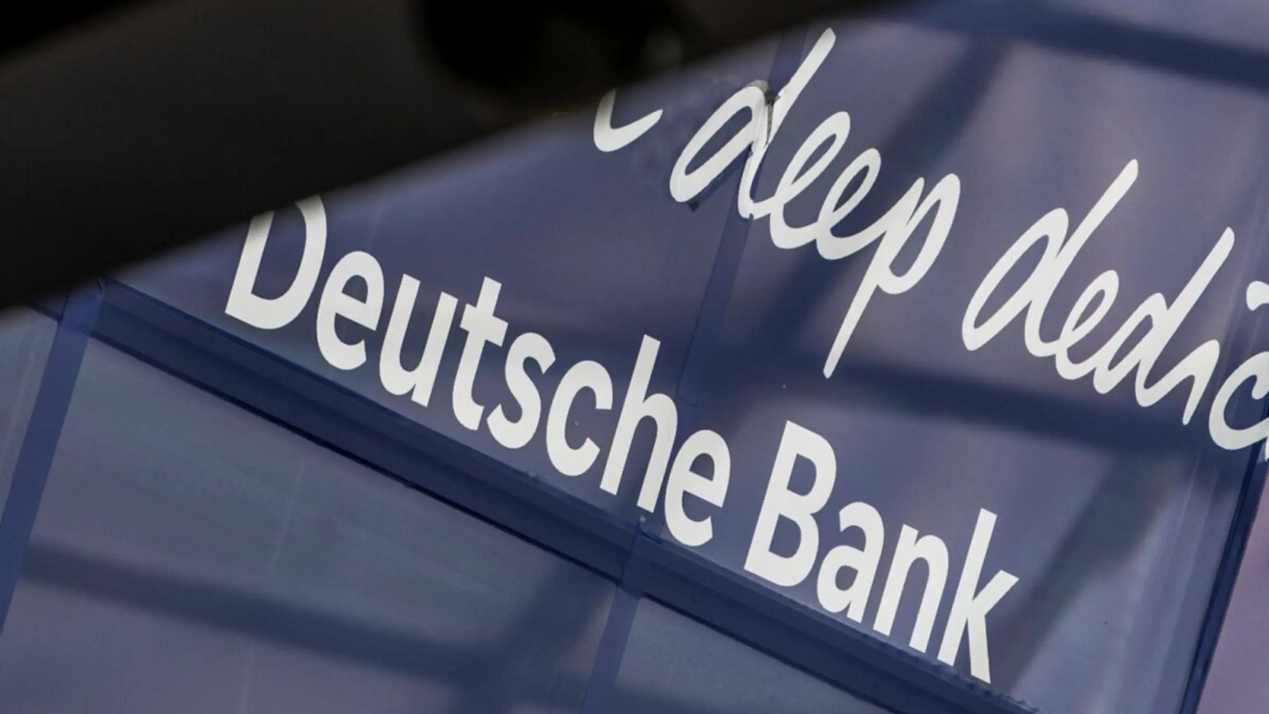 © APA/APA/dpa/ANDREAS ARNOLD ++ ARCHIVBILD ++ Deutsche Bank überrascht