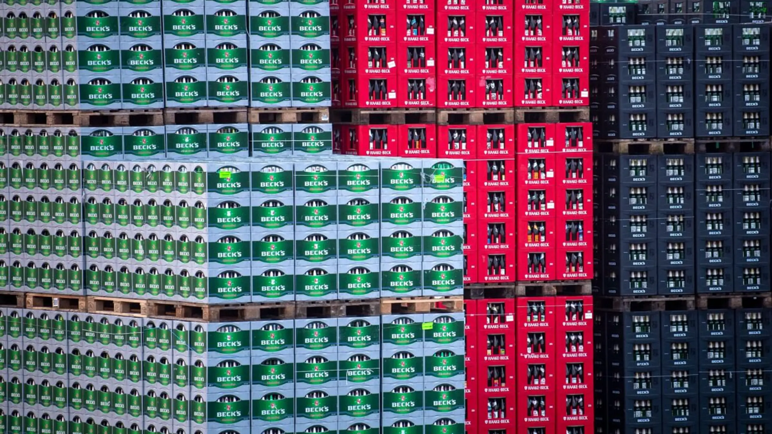 © APA/APA/dpa/Sina Schuldt ++ ARCHIVBILD ++ Bier zur Fußball-WM aber gefragt