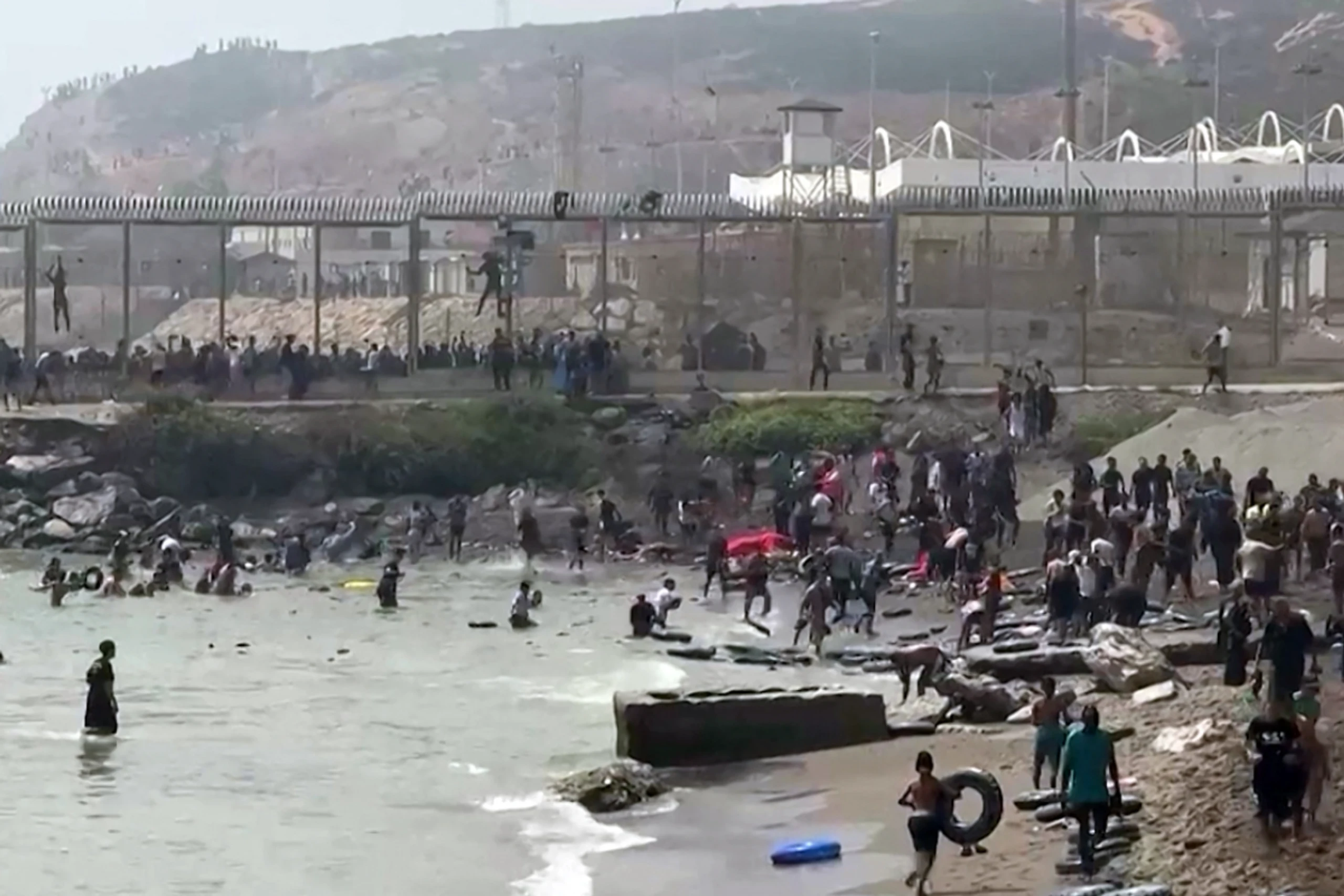Mehr als 1.500 Migranten erreichen spanische Exklave Ceuta