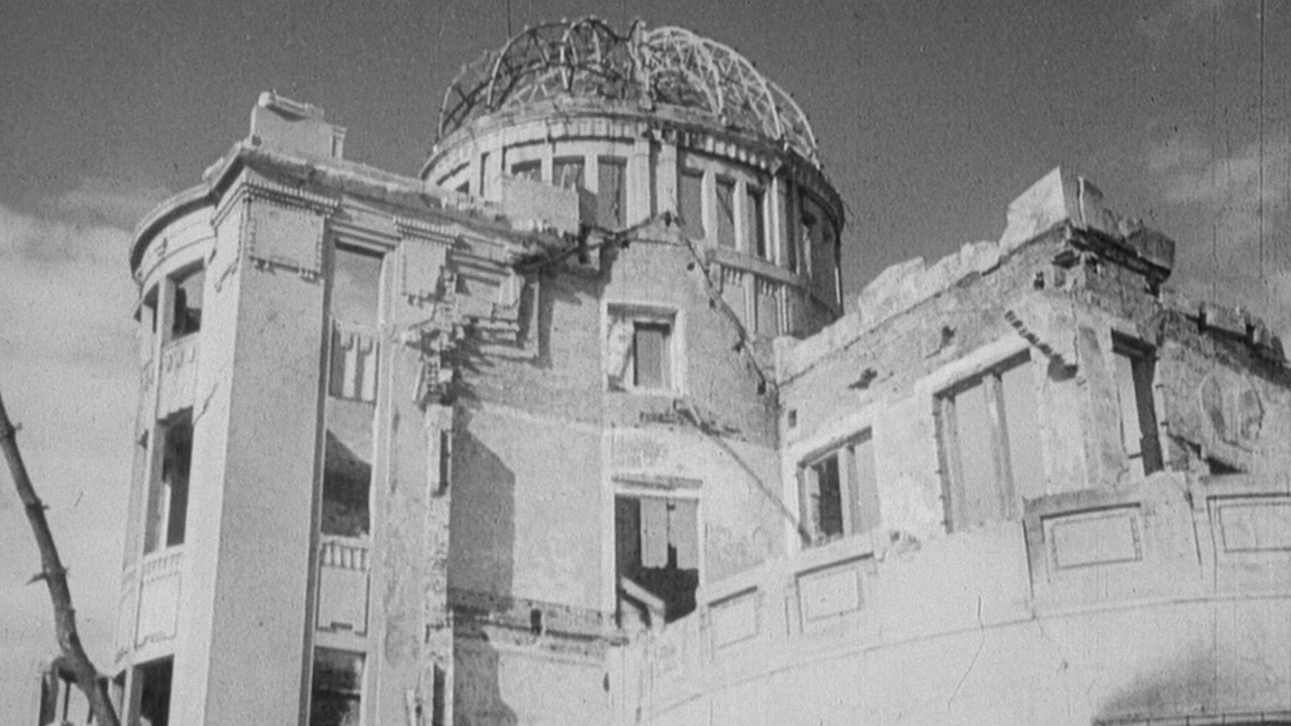 The Effects of the Atomic Bomb on Hiroshima and Nagasaki
