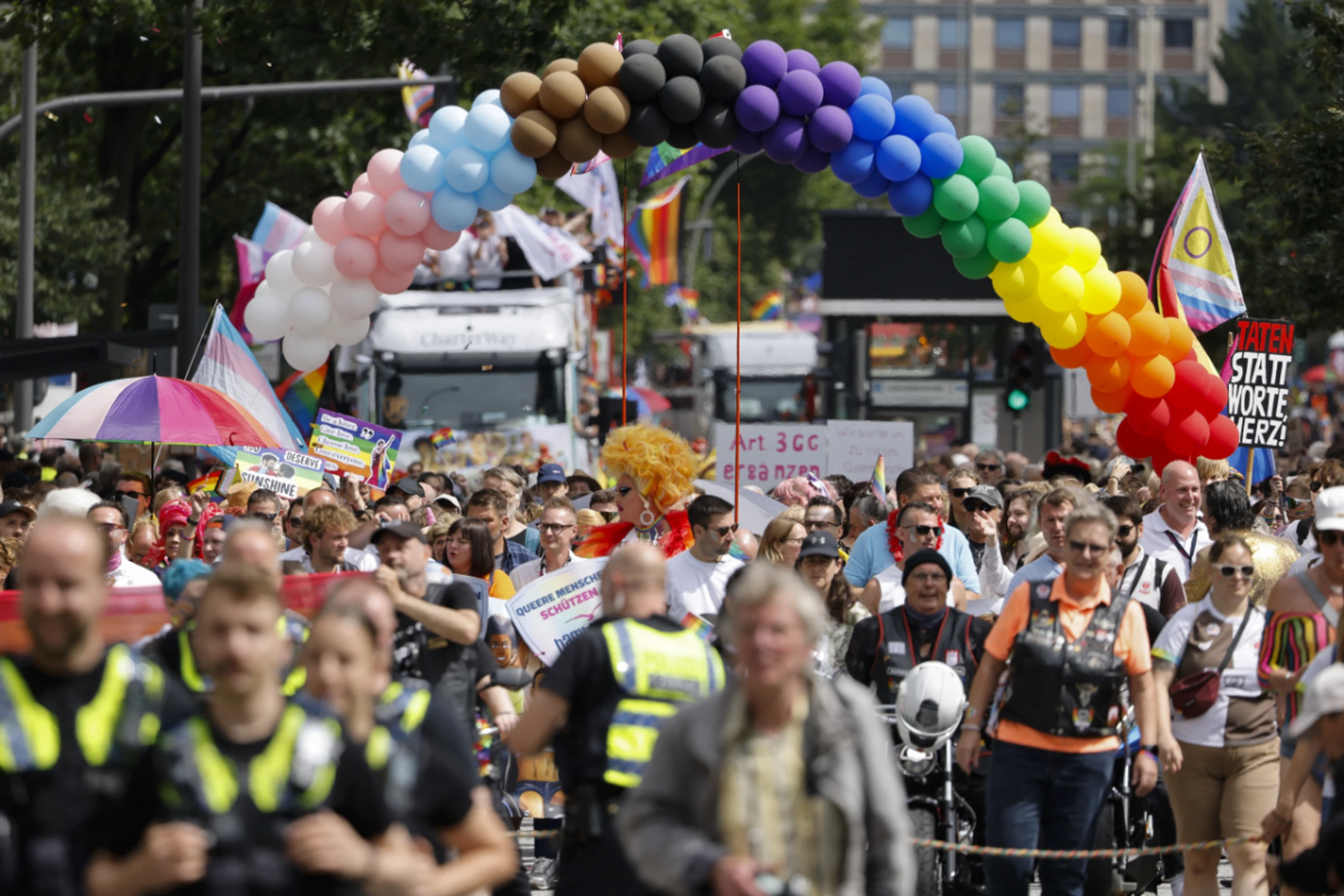 Nach Anschlag in Berlin - CSD-Demo in Hamburg begonnen
