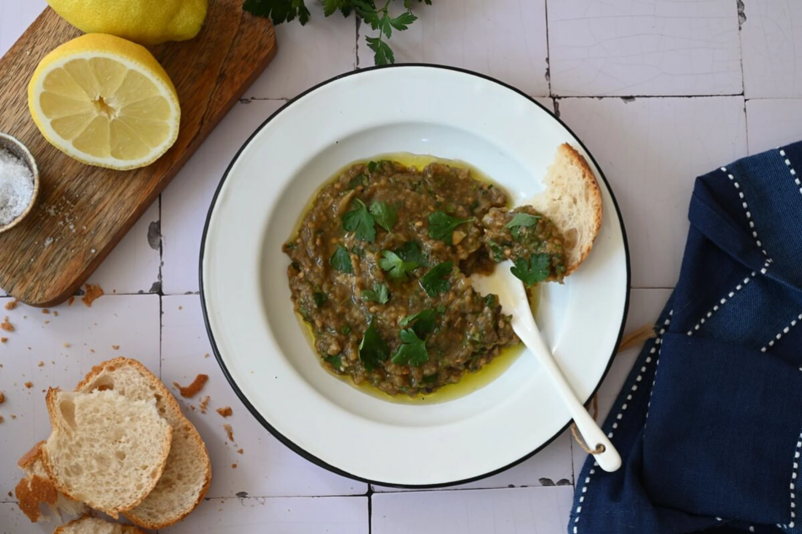 ++ ARCHIVBILD ++ Melitzanosalata: Der griechische Salat ist eigentlich ein Dip