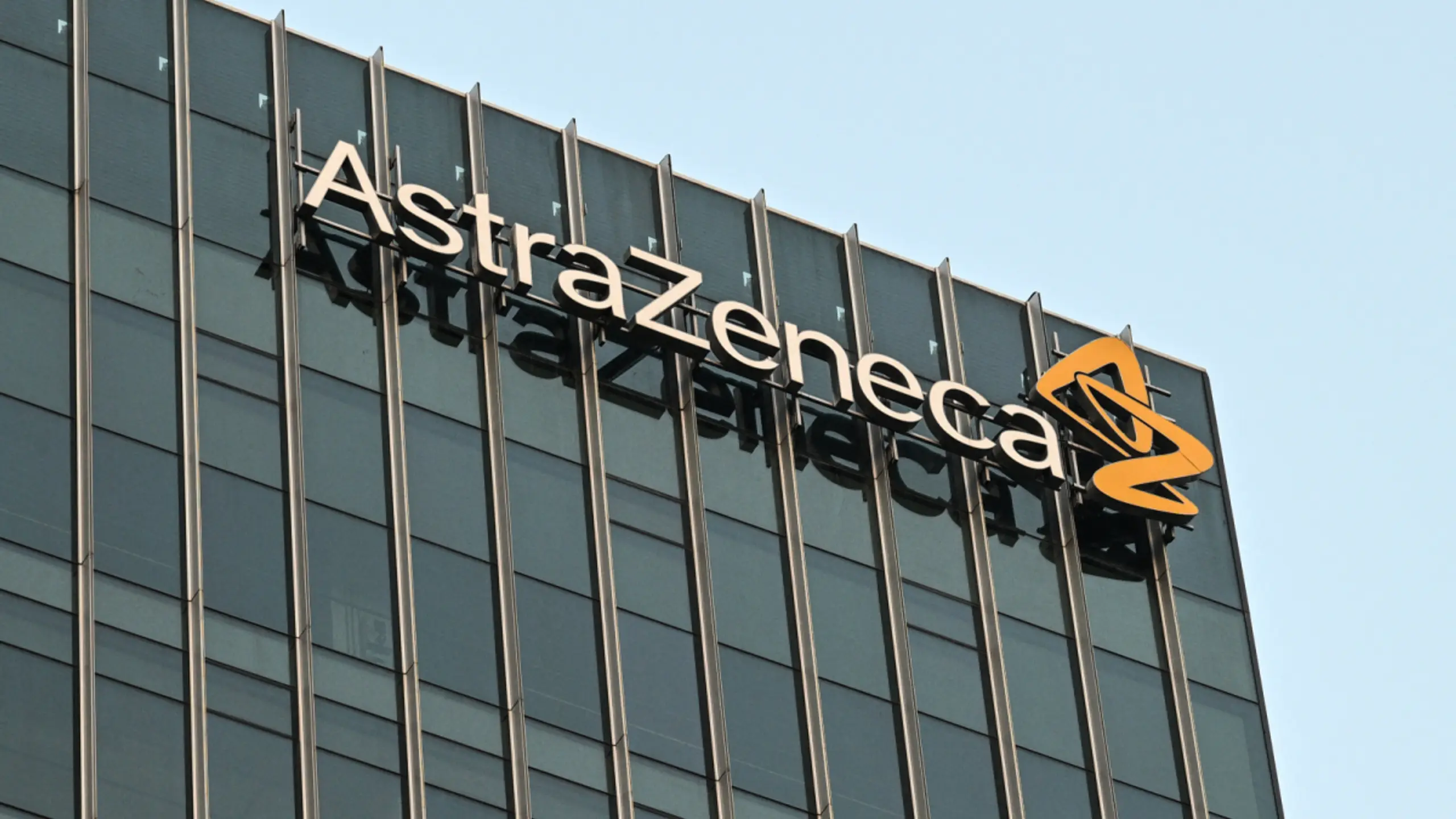 © APA/APA/AFP/HECTOR RETAMAL AstraZeneca-Gebäude in Shanghai
