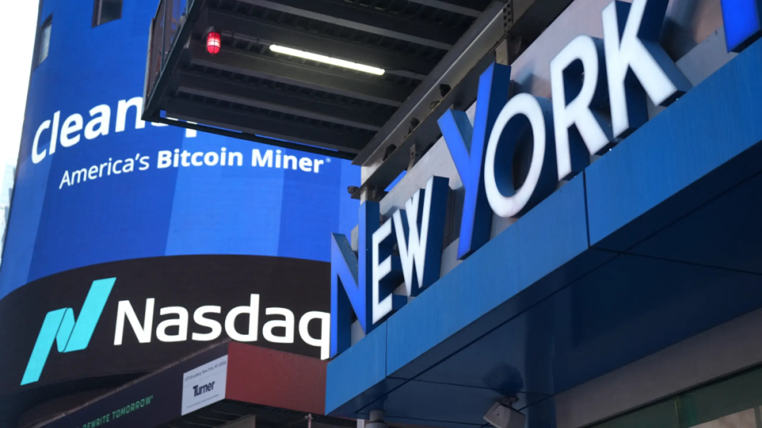 © APA/APA/AFP/BRYAN R. SMITH Dow Jones nähert sich Rekord vom 7. Juli an