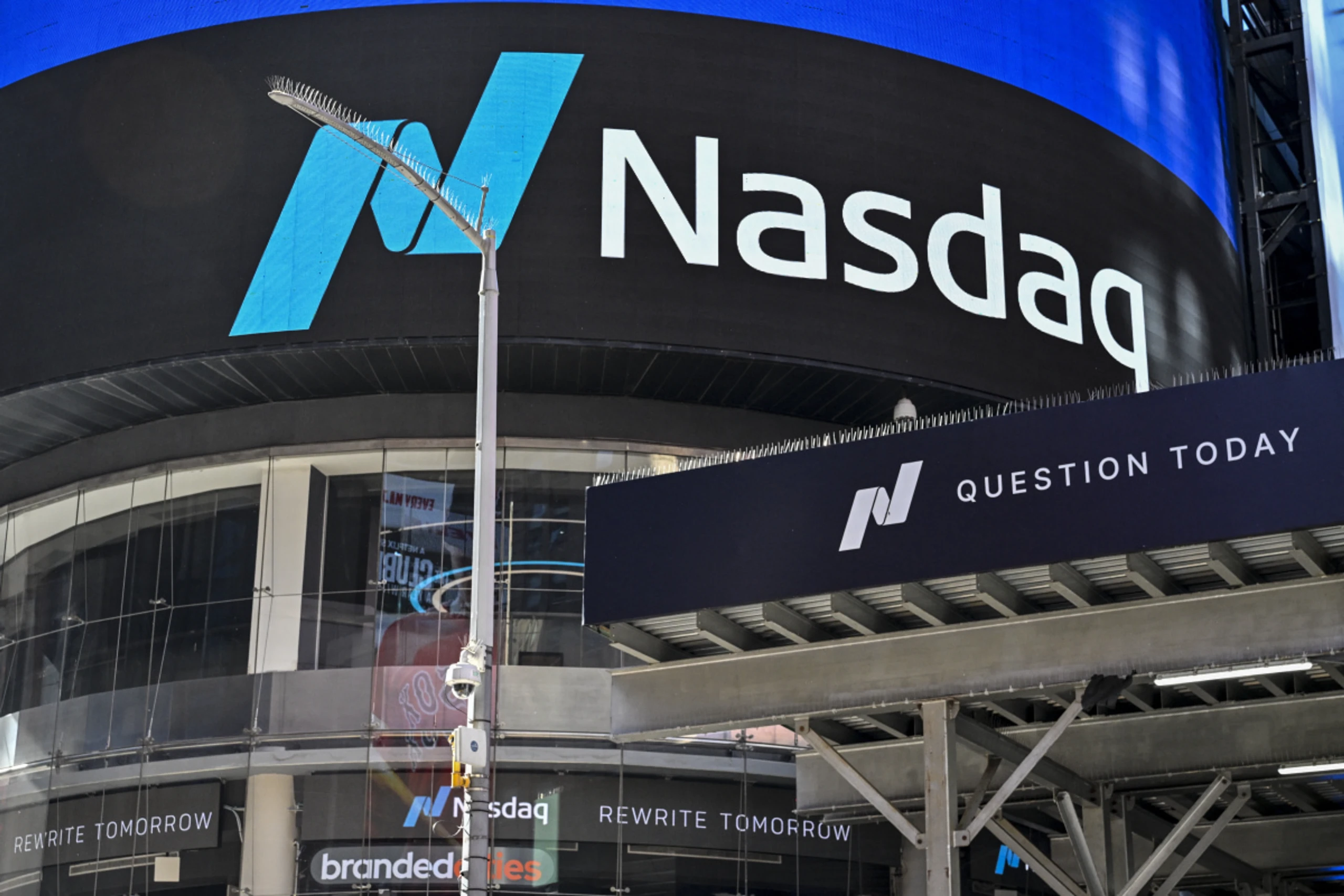 Erste Akquisition von Bending Spoons seit Nasdaq-Notierung