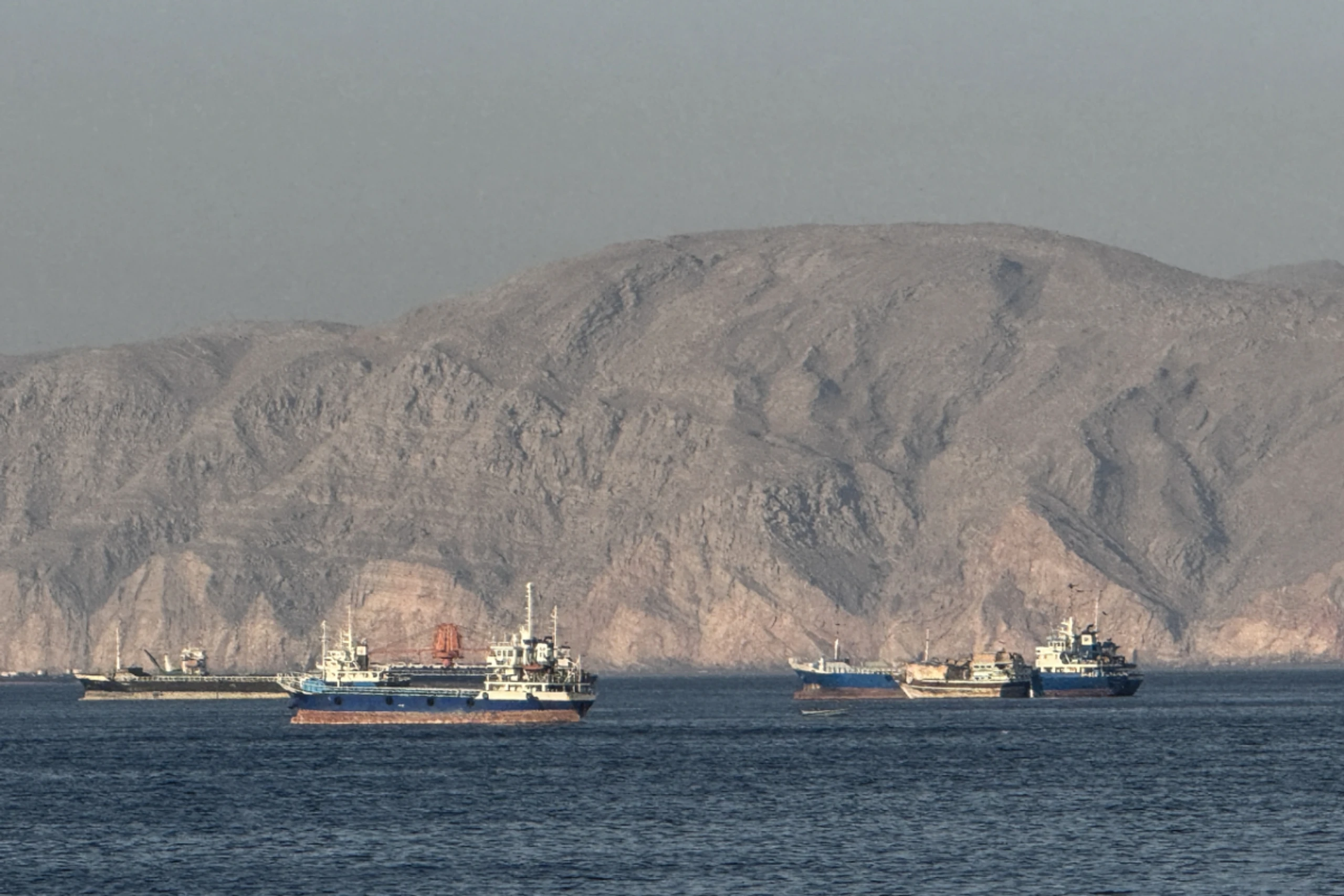 Archivbild zeigt Schiffe in der Straße von Hormuz