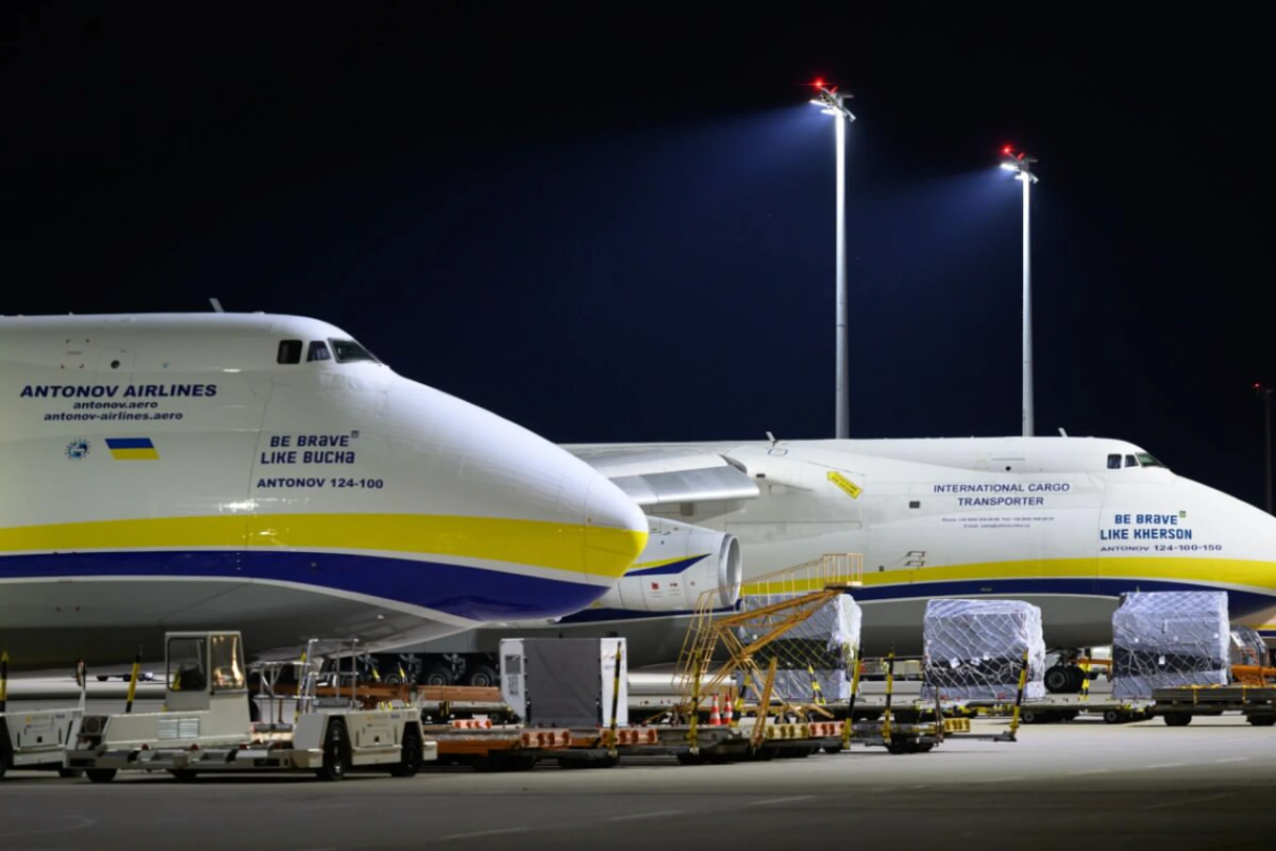 Zwei ukrainische Frachtmaschinen auf dem Flughafen Leipzig/Halle