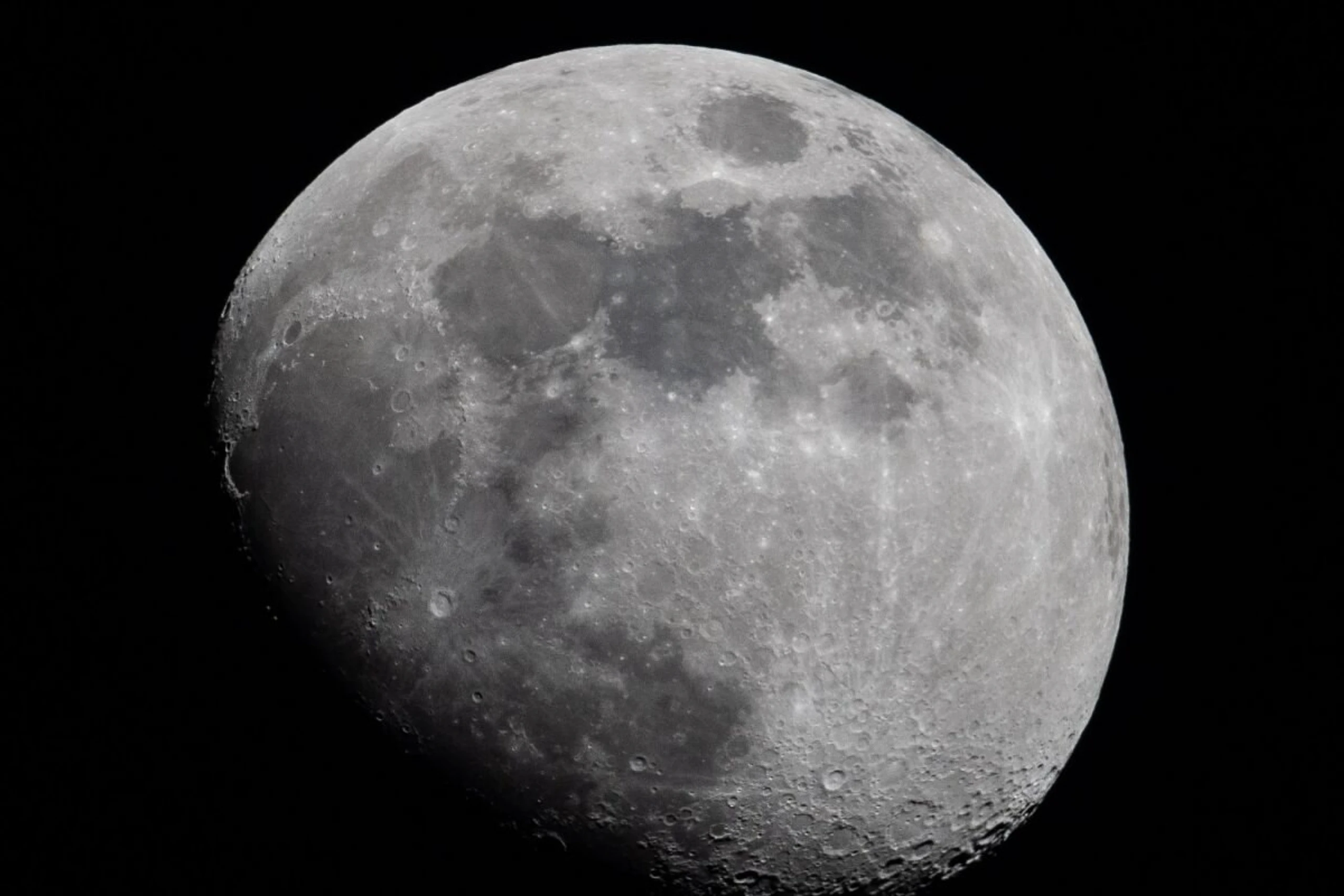 ++ ARCHIVBILD ++ SpaceX-Teil findet sich jetzt auf dem Mond