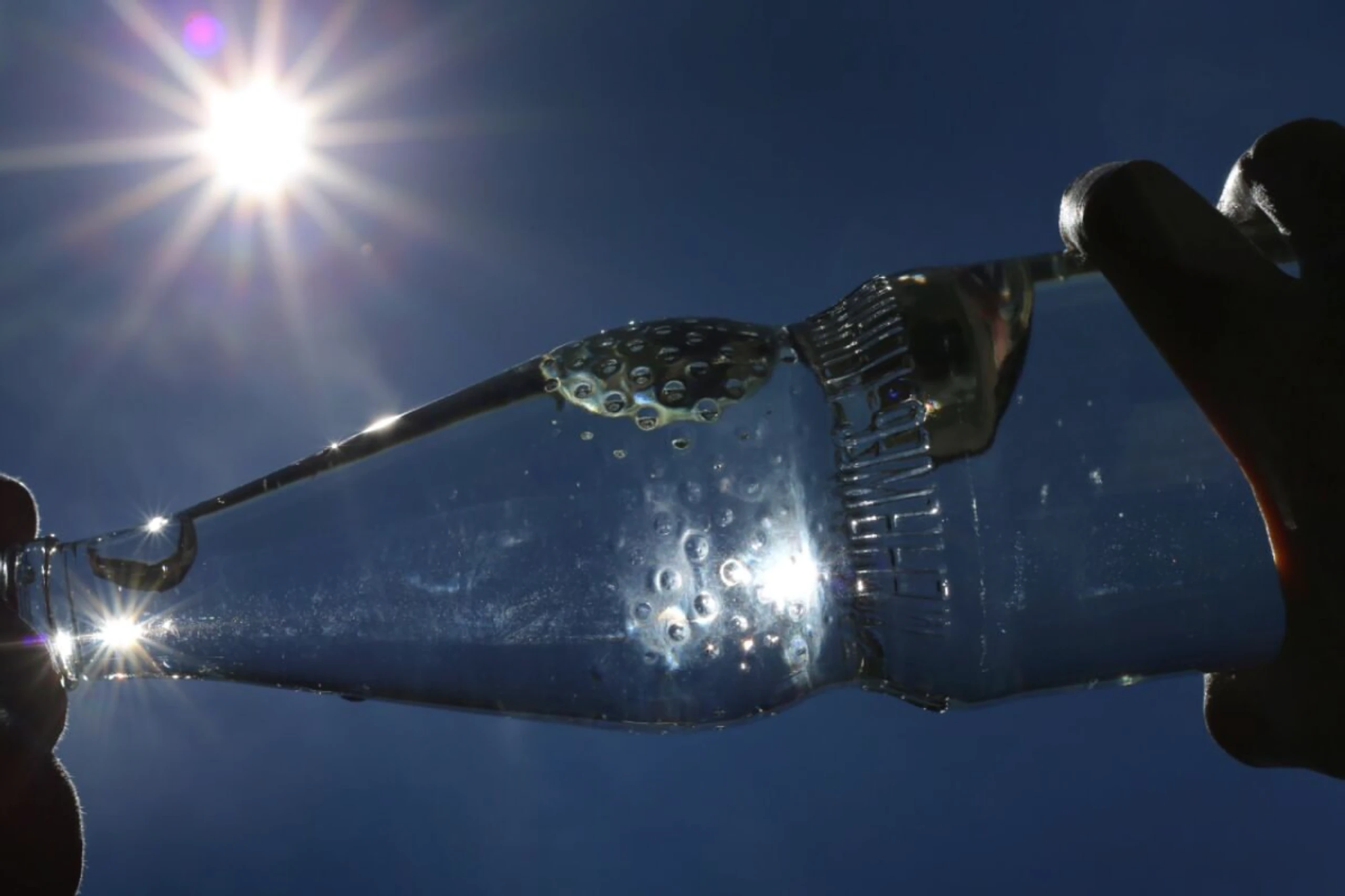 ++ ARCHIVBILD ++ Mineralwasser findet aktuell reißenden Absatz