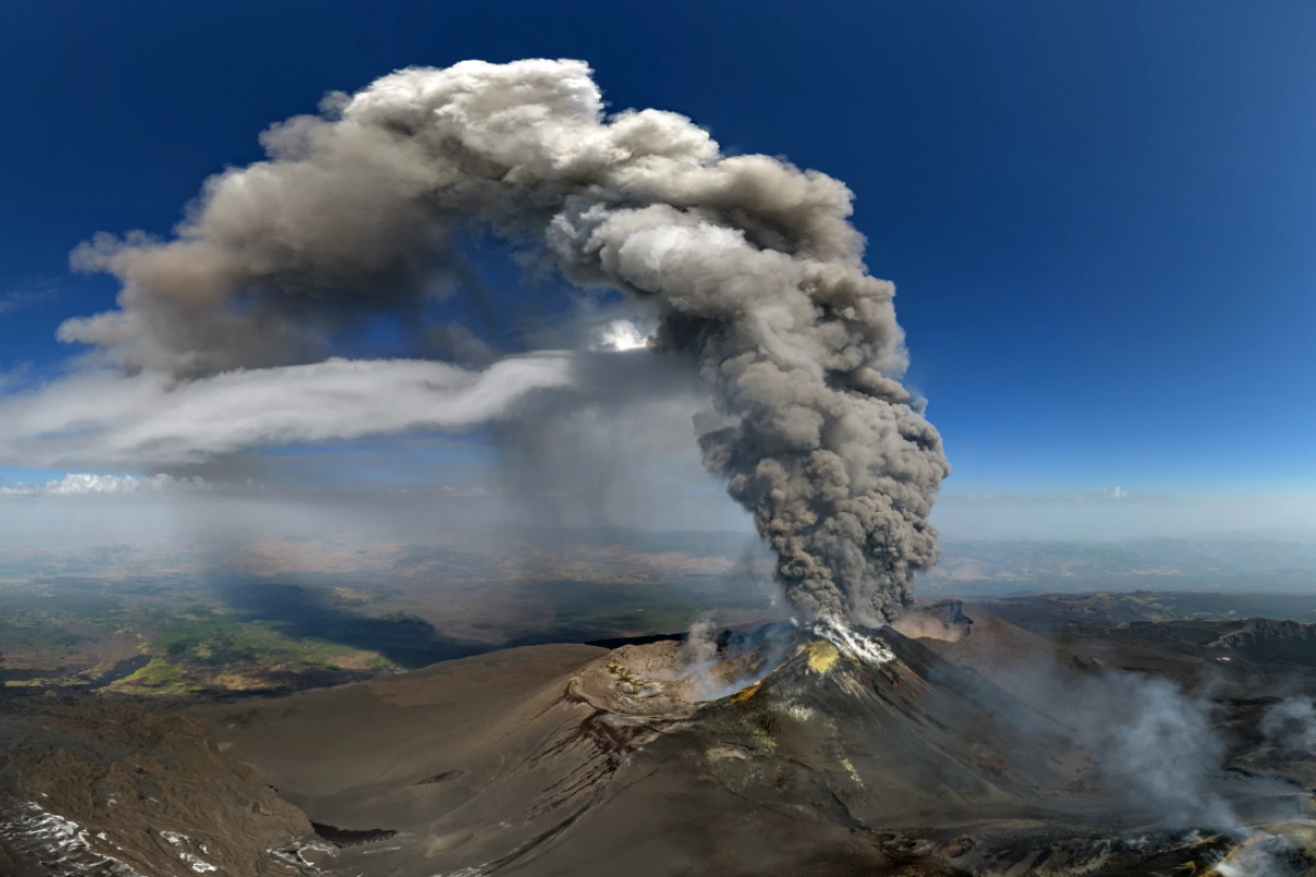 Flüge wegen neuer Eruptionsphase des Ätna umgeleitet