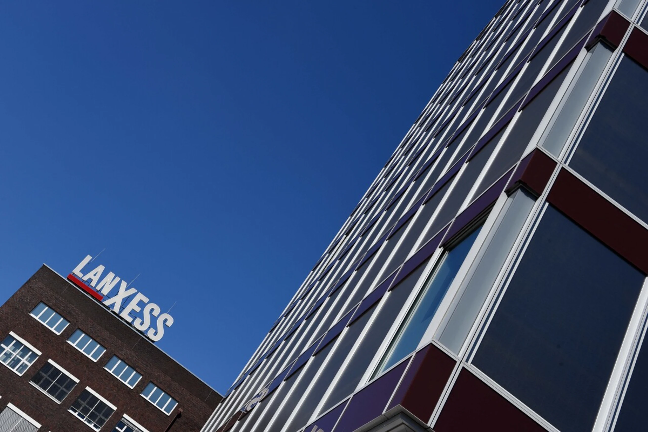 Rhein-Niedrigwasser bedroht Lanxess-Produktion