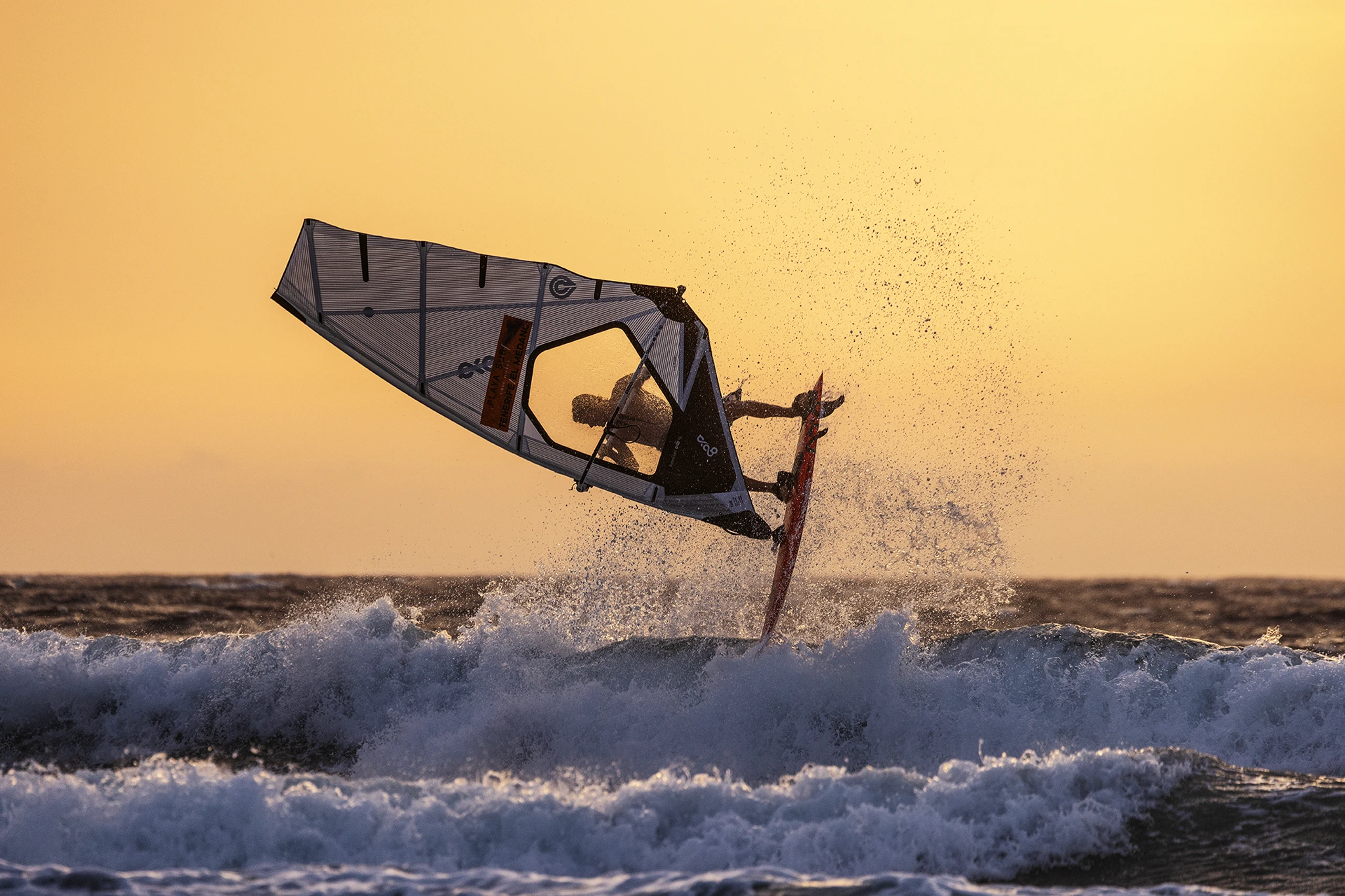 Windsurf-Spektakel bei 45 Knoten