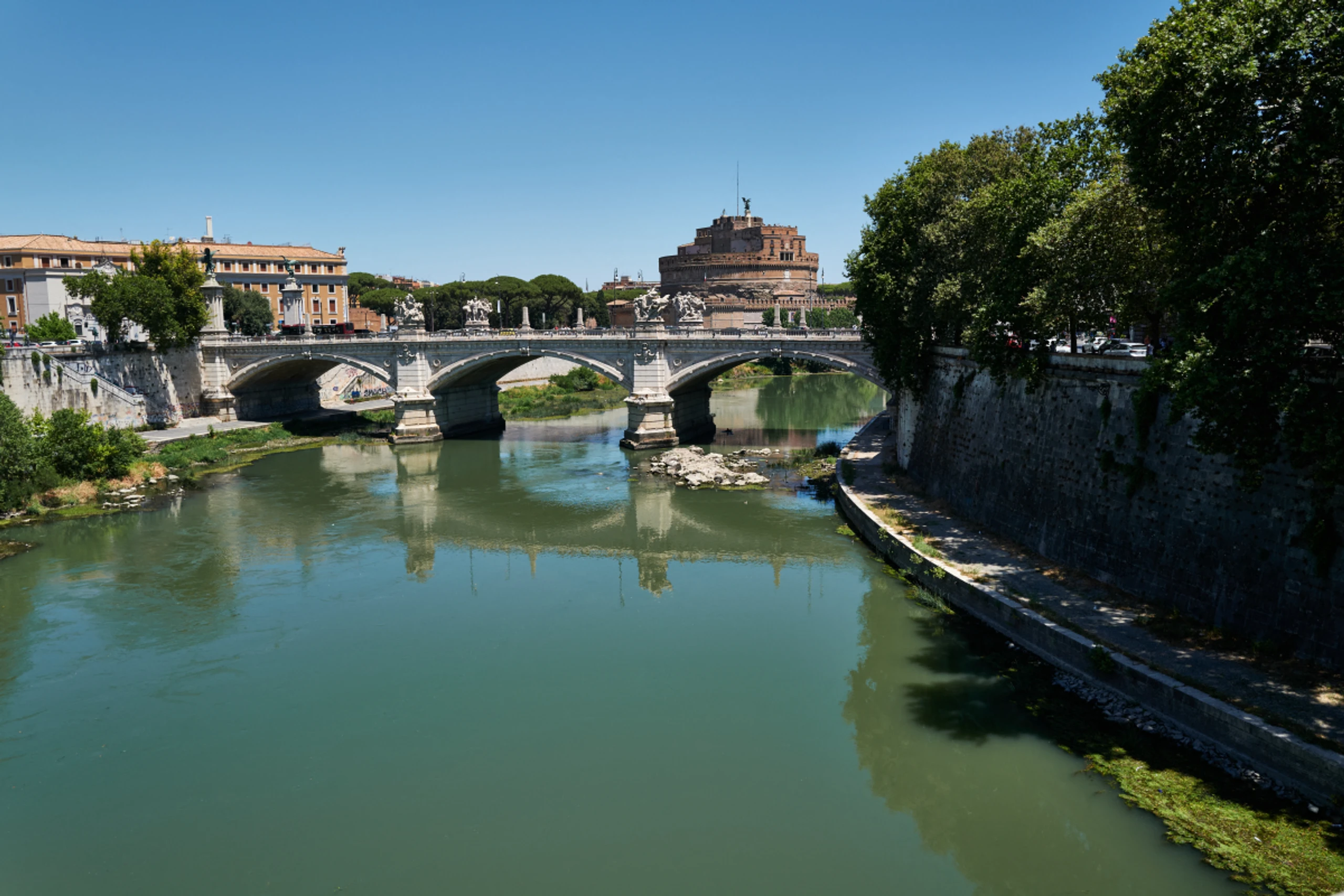 Niedriger Tiber lässt antike Reste der Nero-Brücke wieder auftauchen