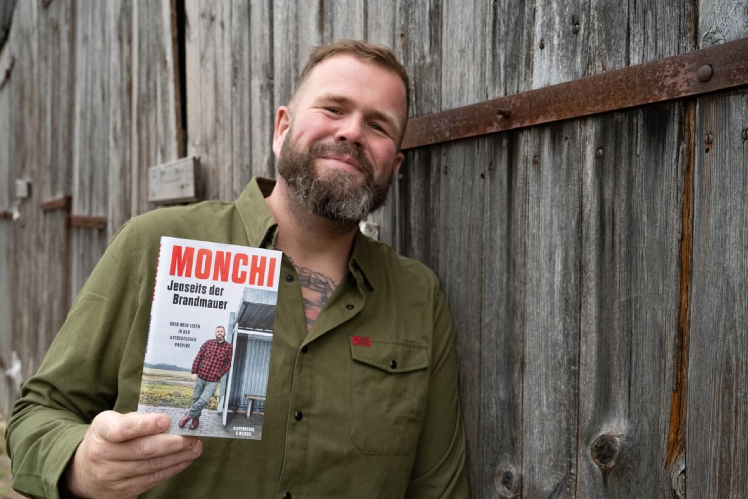 Punksänger Monchi erzählt von "Jenseits der Brandmauer"