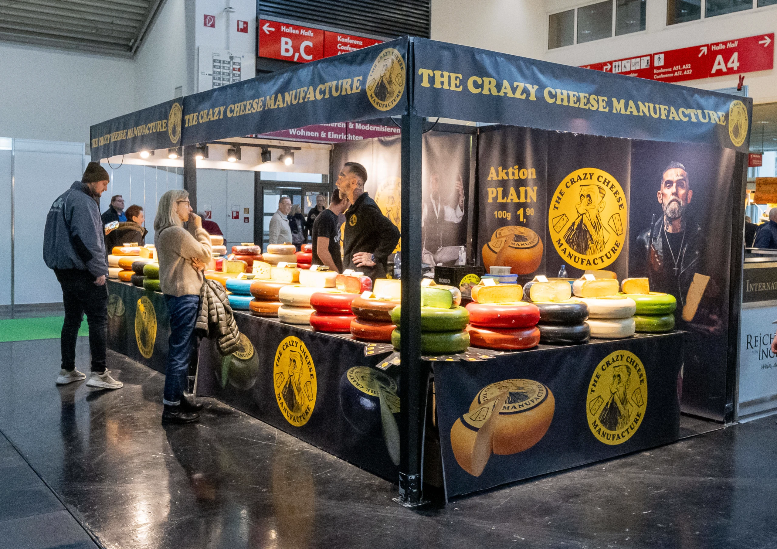 Vom Käselaib bis zur Discokugel: „Crazy Cheese“ kommt unter den Hammer