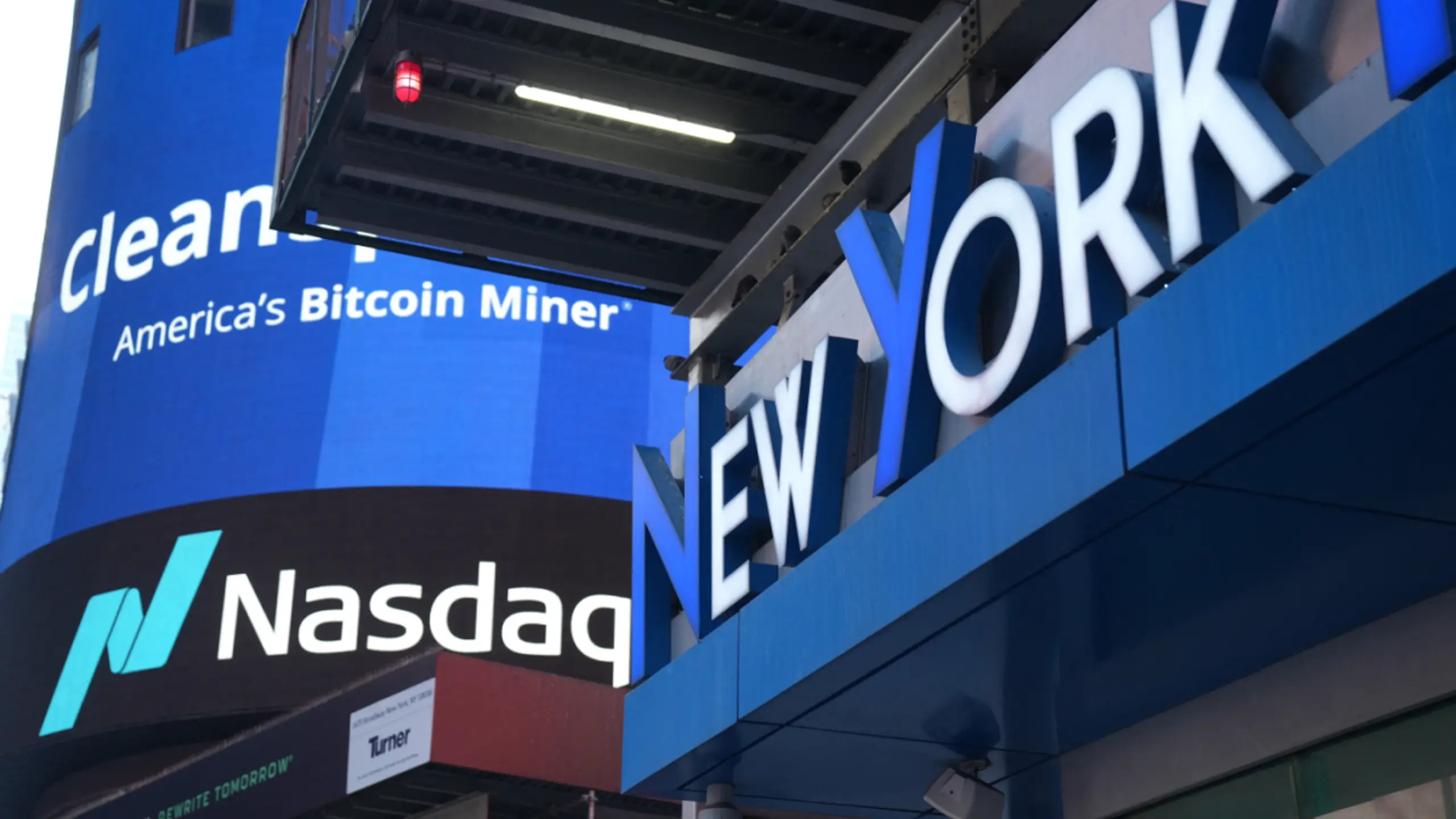 © AFP, BRYAN R. SMITH, Apa Dow Jones mit minus 0,1 Prozent indiziert