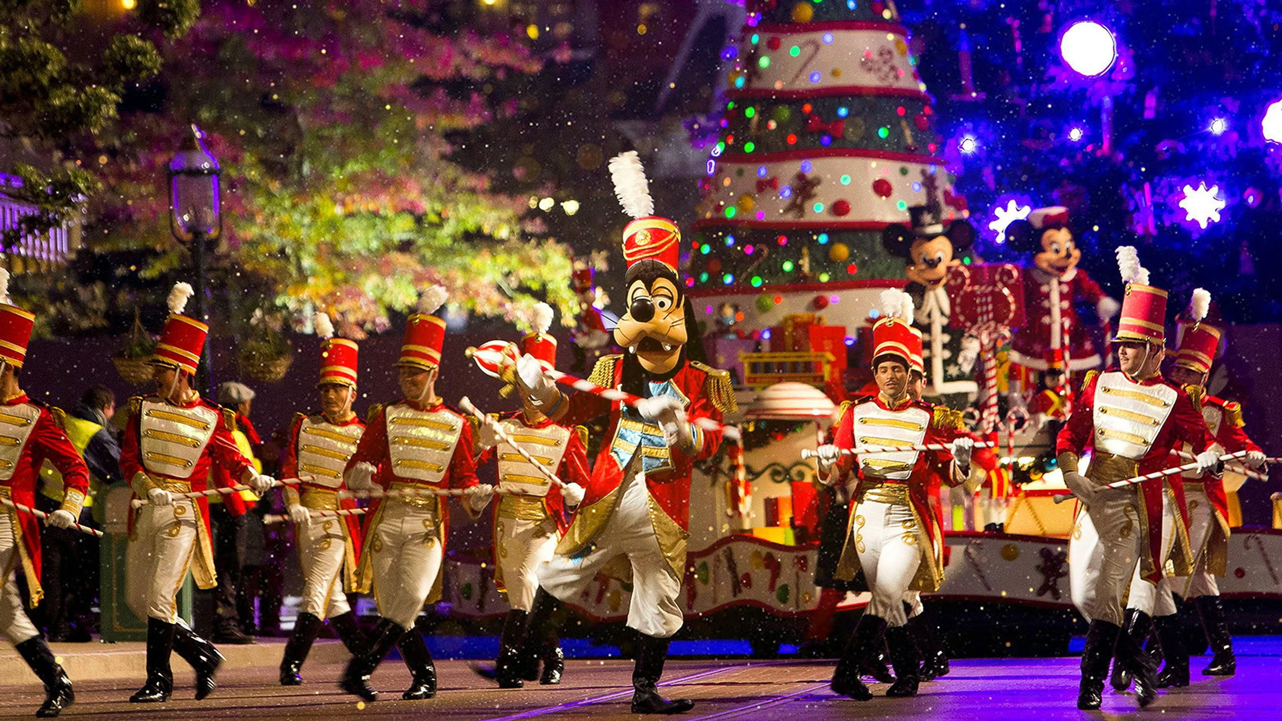 Noël à Disneyland : dans le secret du plus grand parc d'attraction d'Europe