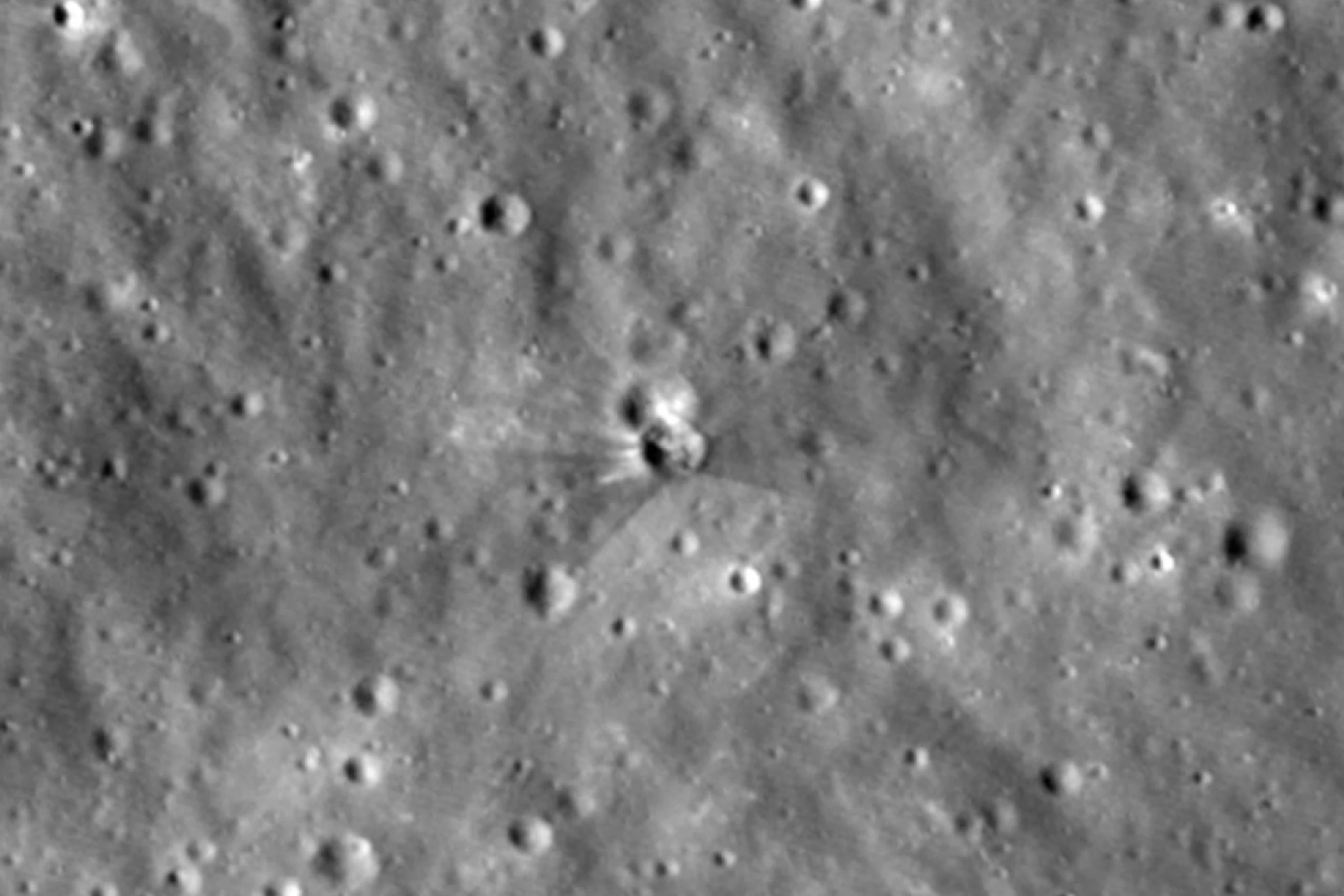 NASA-Bilder zeigen Krater von SpaceX-Schrottteil auf dem Mond