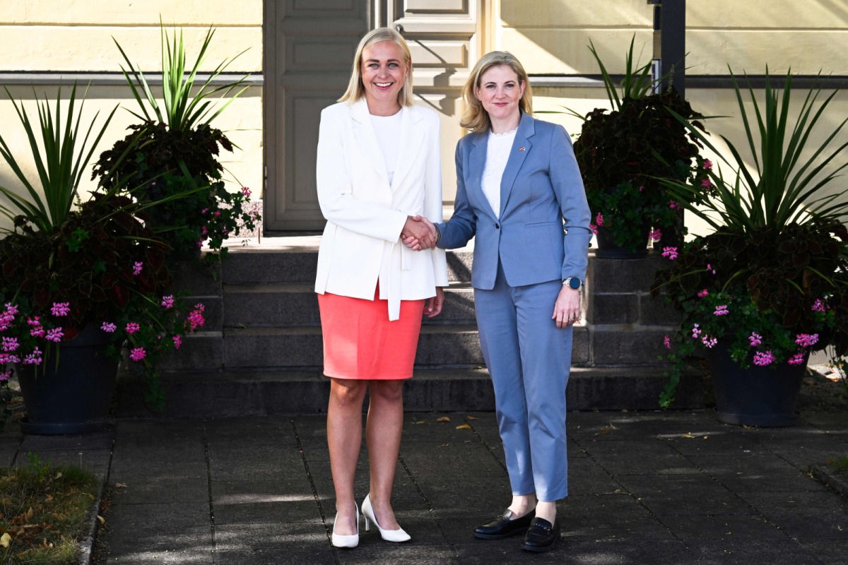 Meinl-Reisinger (r.) traf finnische Außenministerin Elina Valtonen