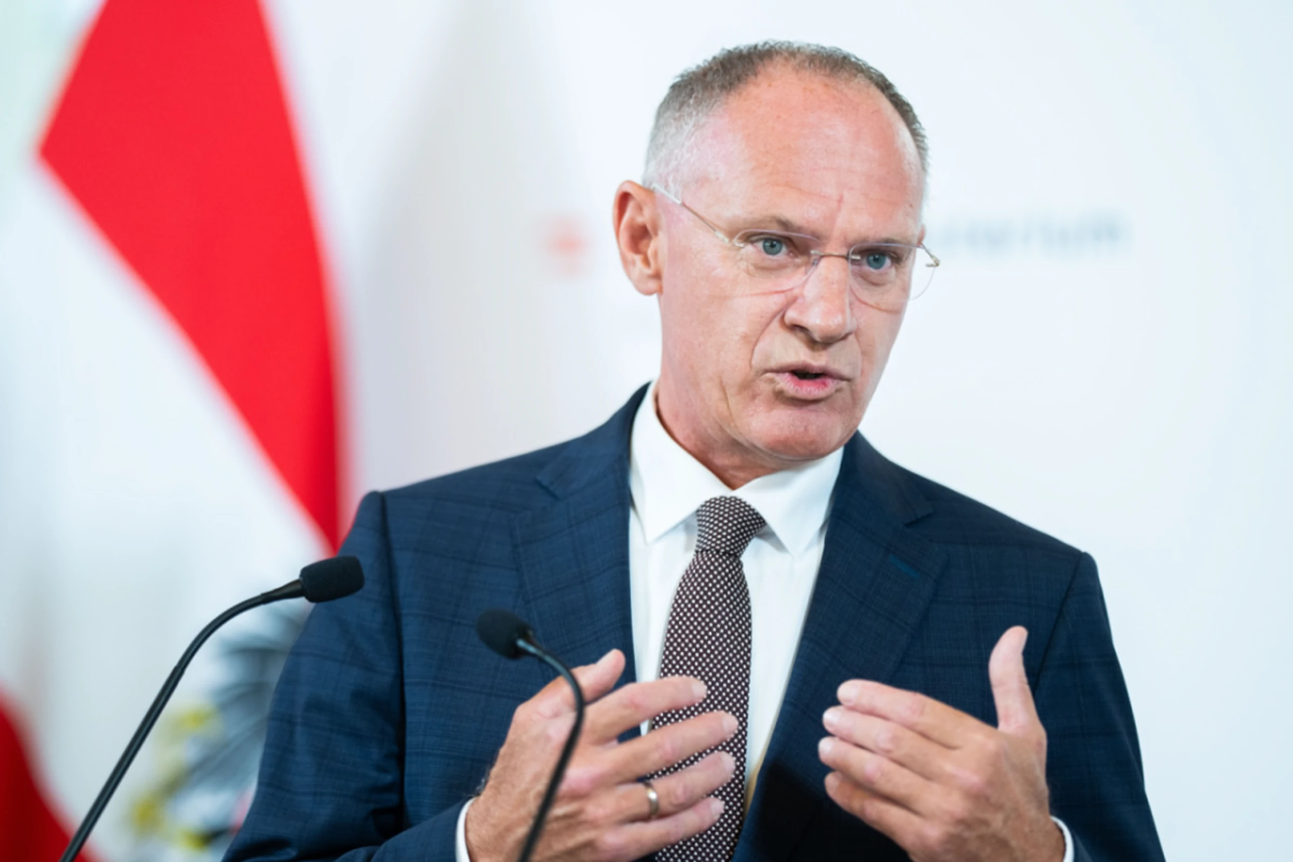 Karner forciert "gefängnisähnliche Unterbringung" für Kinder