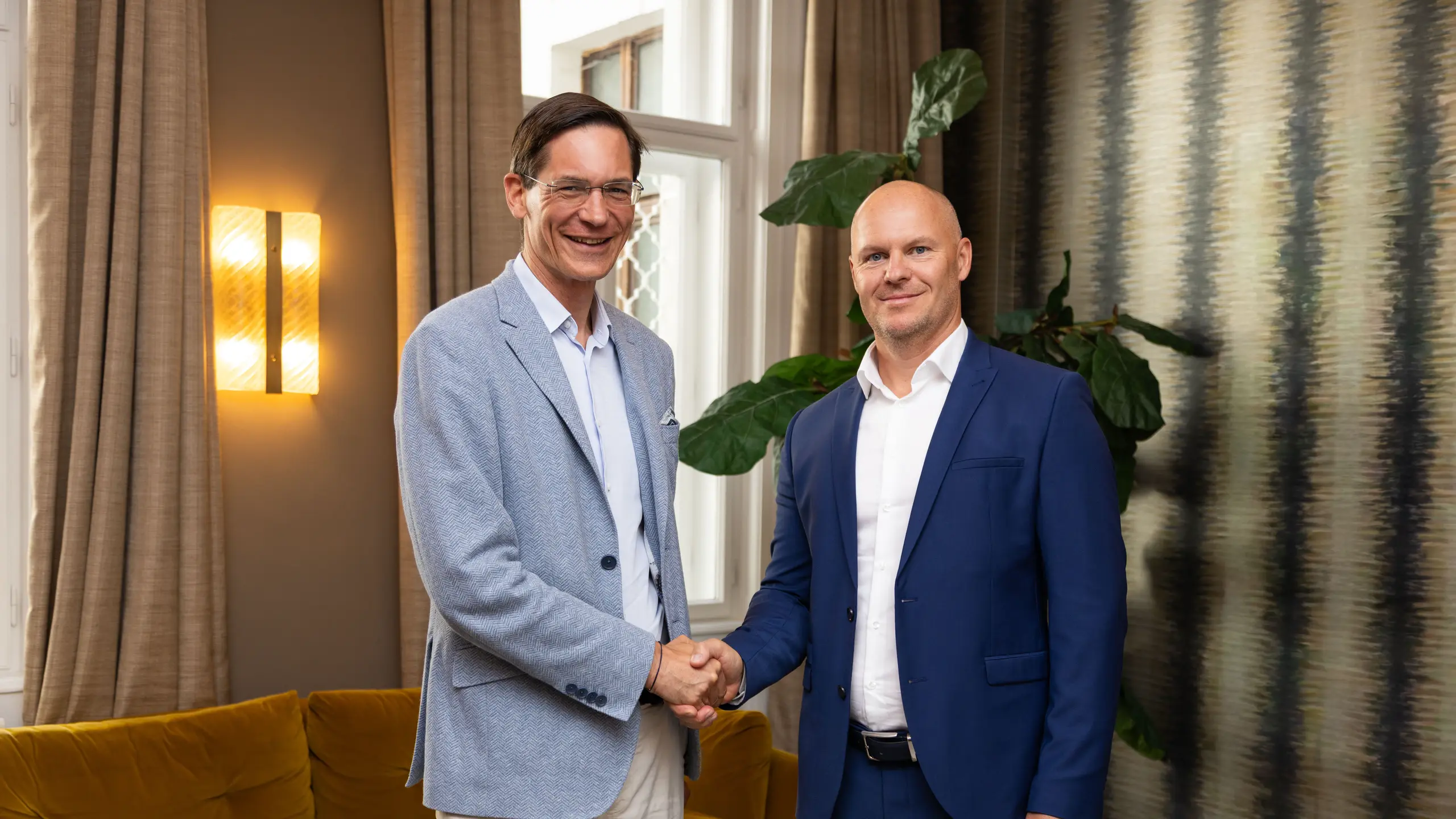 © OTS / Invest AG / Ines Strohmayer Georg Kopetz, CEO und Mitgründer von TTTECH Gernot Hofer, CEO der Invest AG