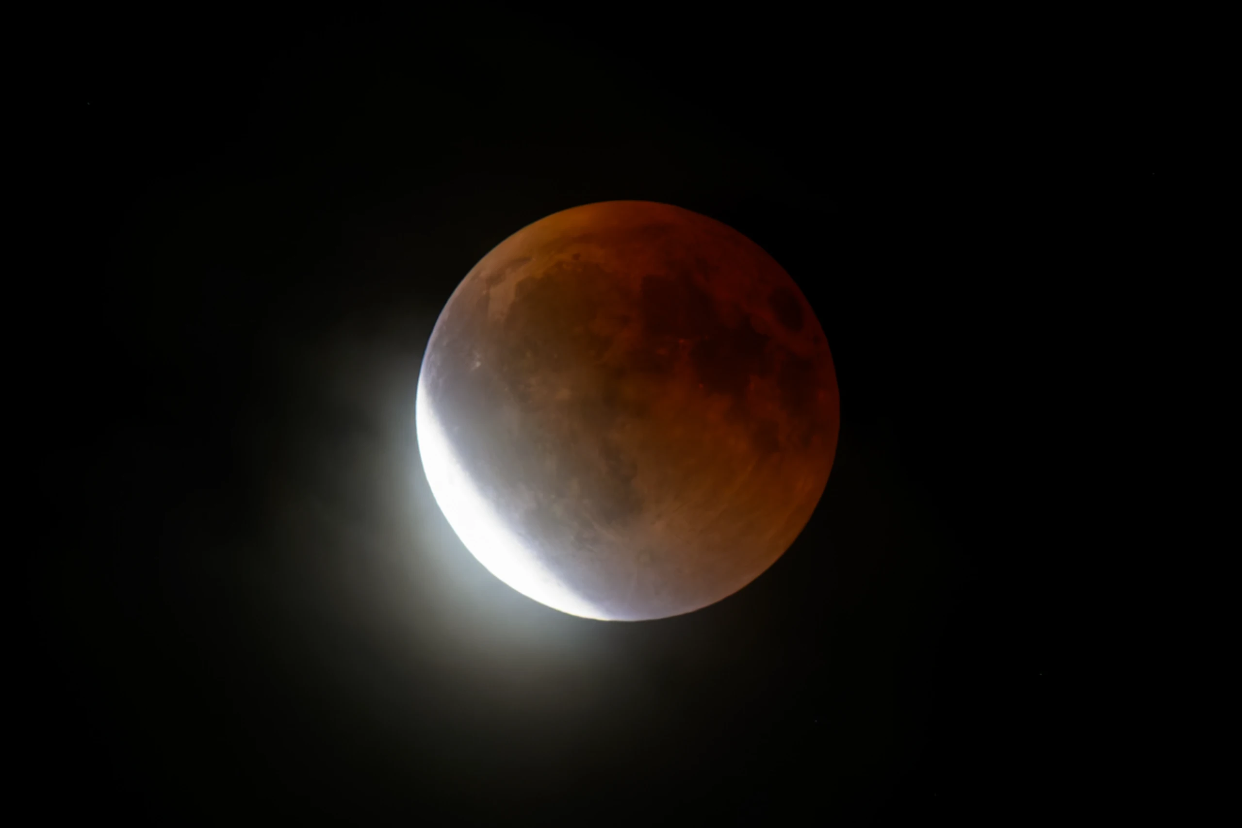 Frühaufsteher werden mit einer partiellen Mondfinsternis belohnt