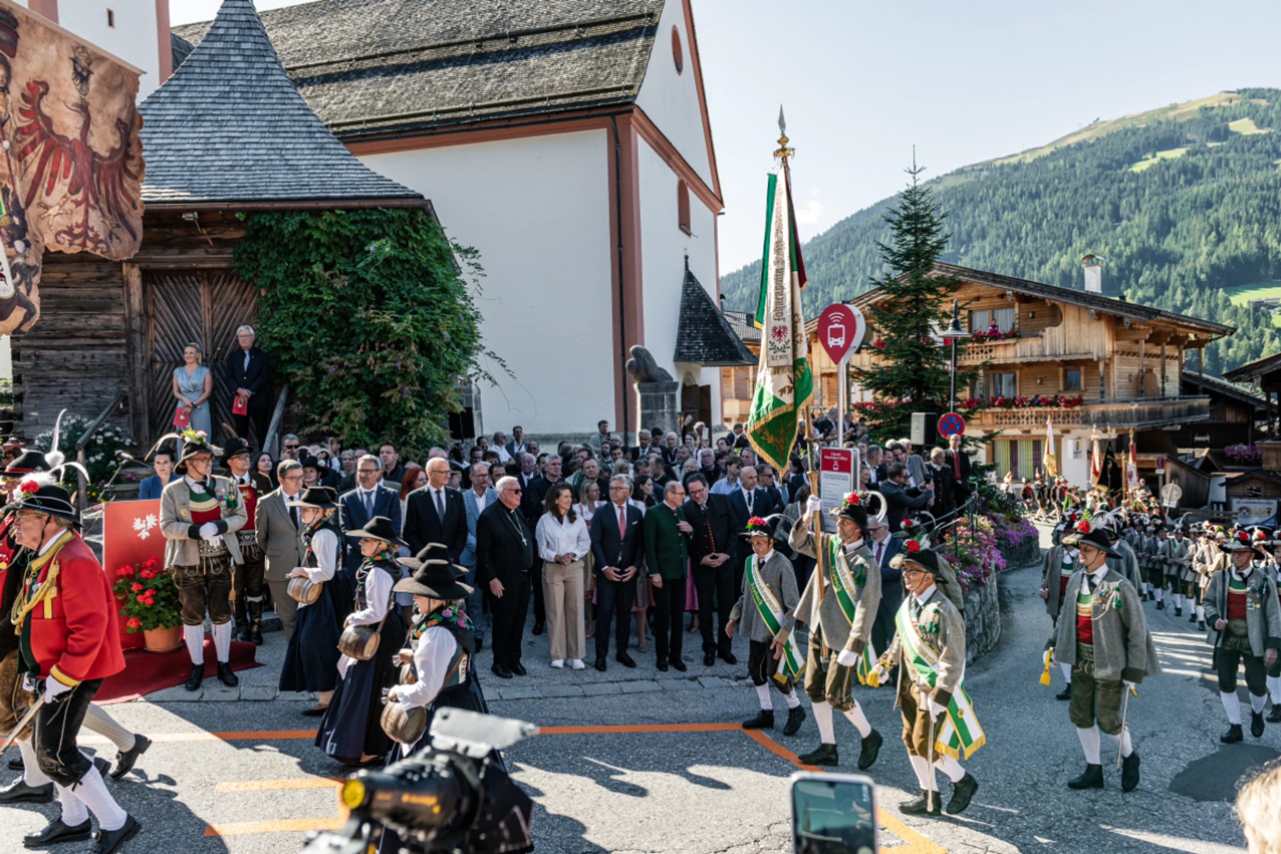 Der "landesübliche Empfang" mit Schützen und Musikkapelle