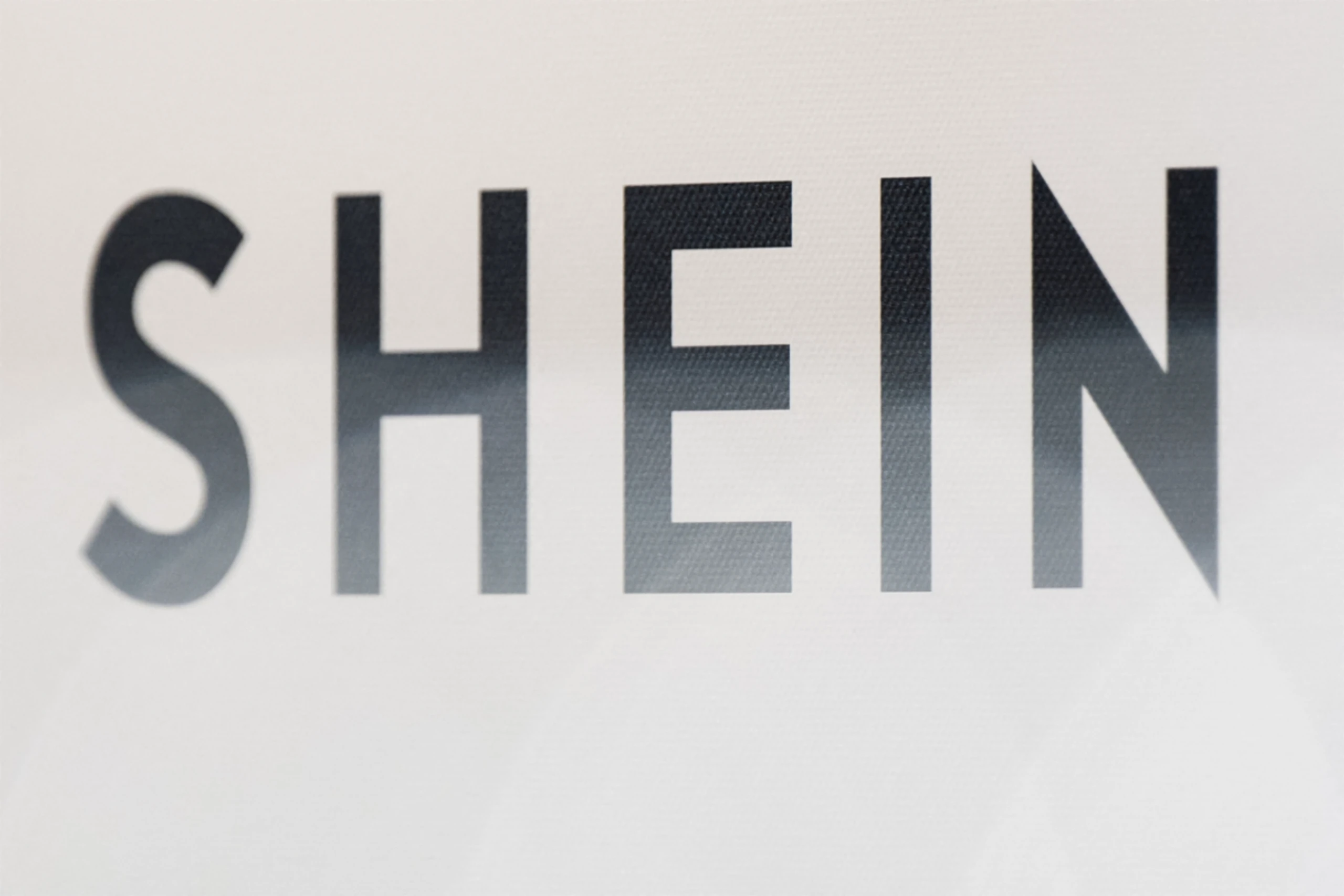 Zölle kosten den Online-Modehändler Gewinn
