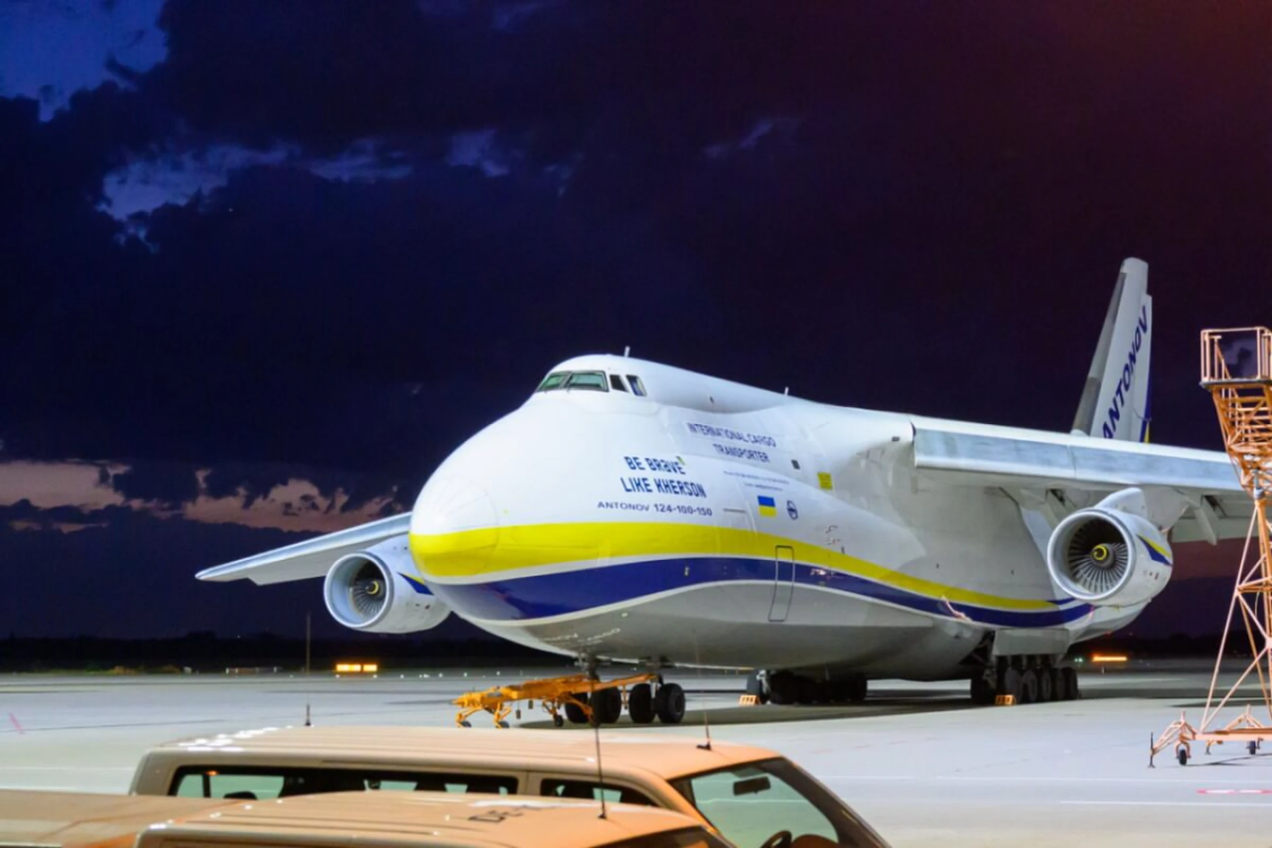 ++ ARCHIVBILD ++ Am Flughafen Leipzig entschärften Spezialisten eine Spregstoffdrohne.