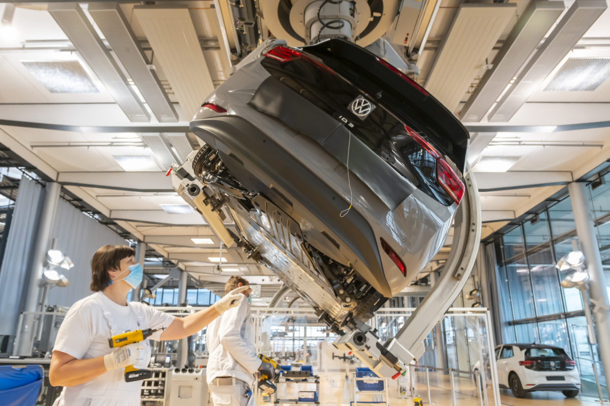 Einbruch in Autoindustrie