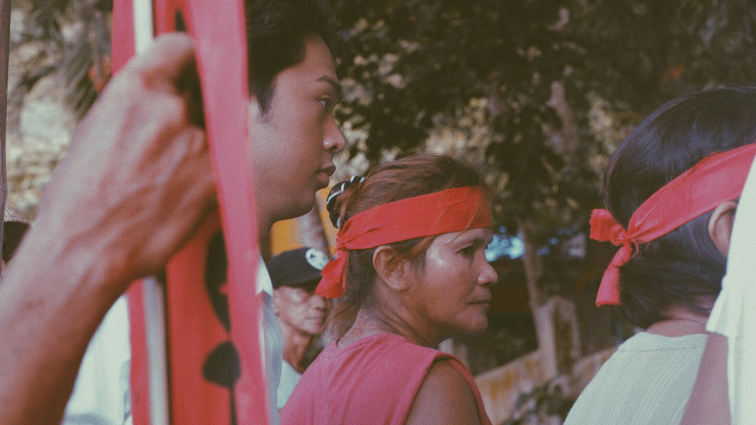 Ang Nagliliyab na Kasaysayan ng Pamilya Dela Cruz