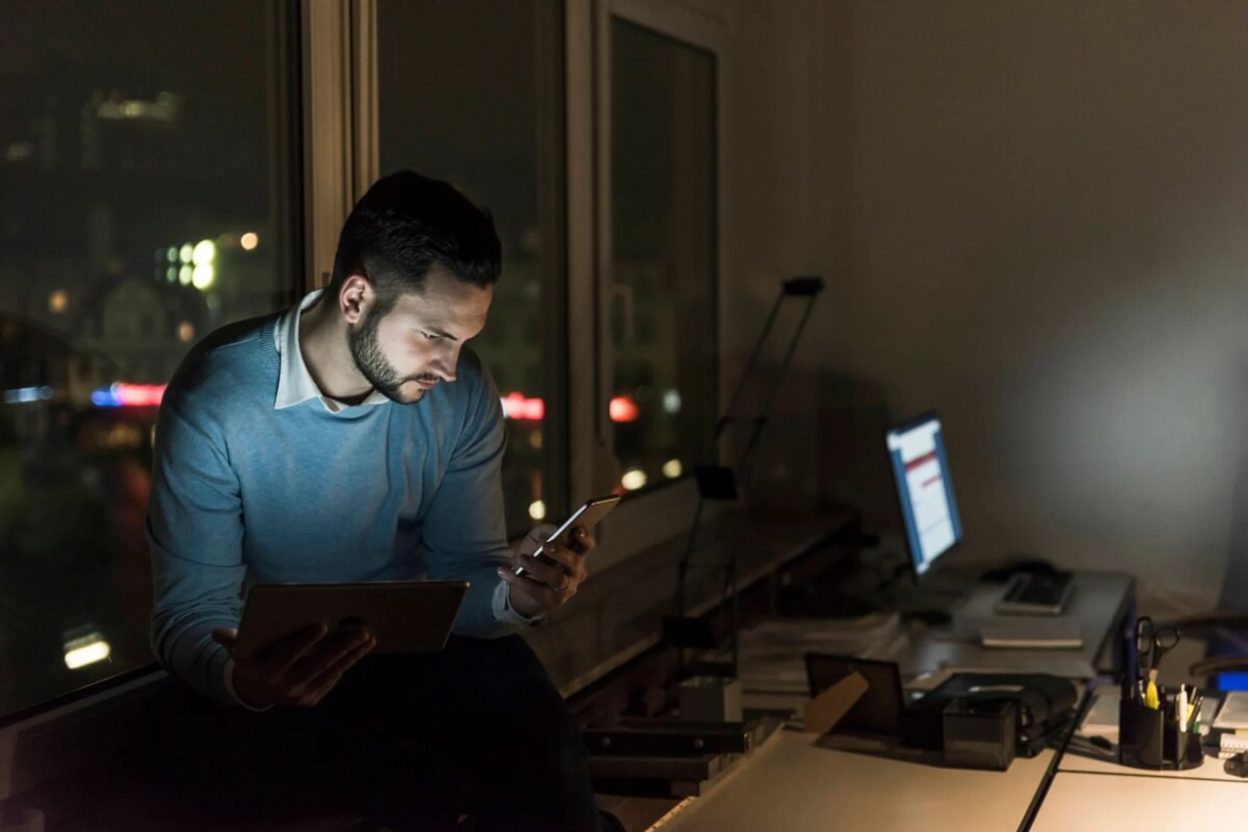 Bei einer Arbeitssucht werden Pausen regelmäßig ausgelassen