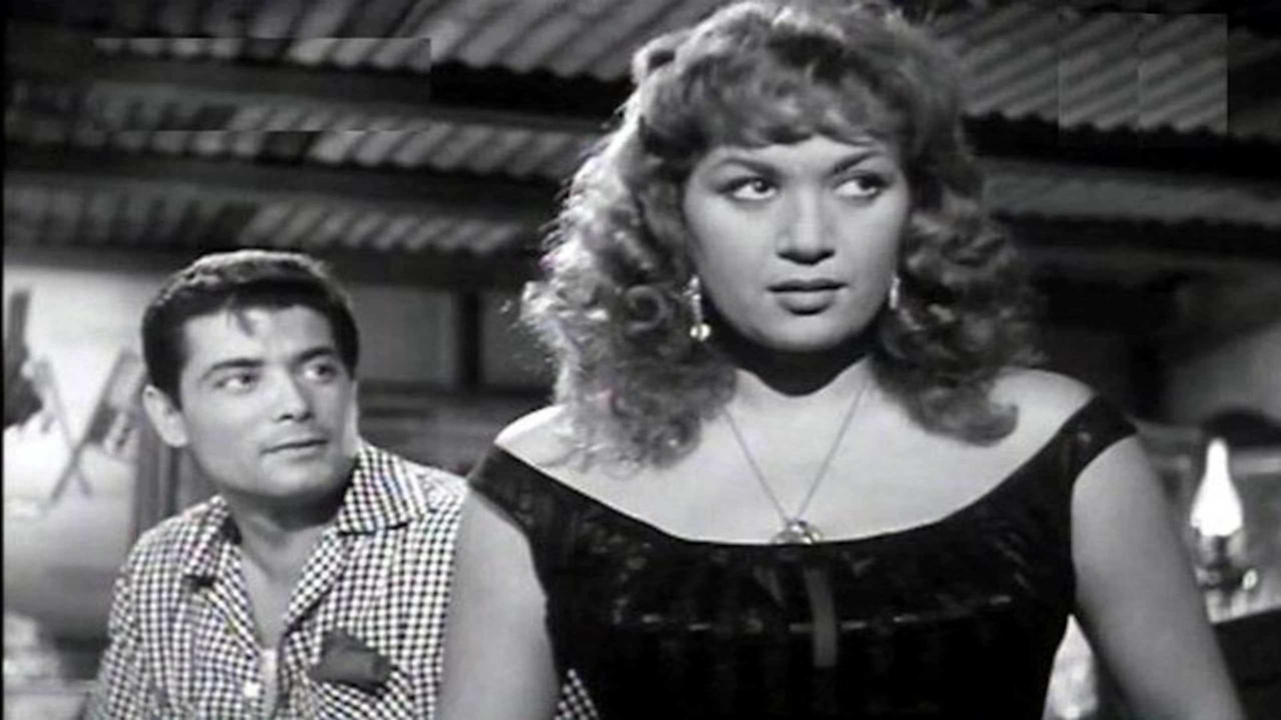 امرأة في الطريق