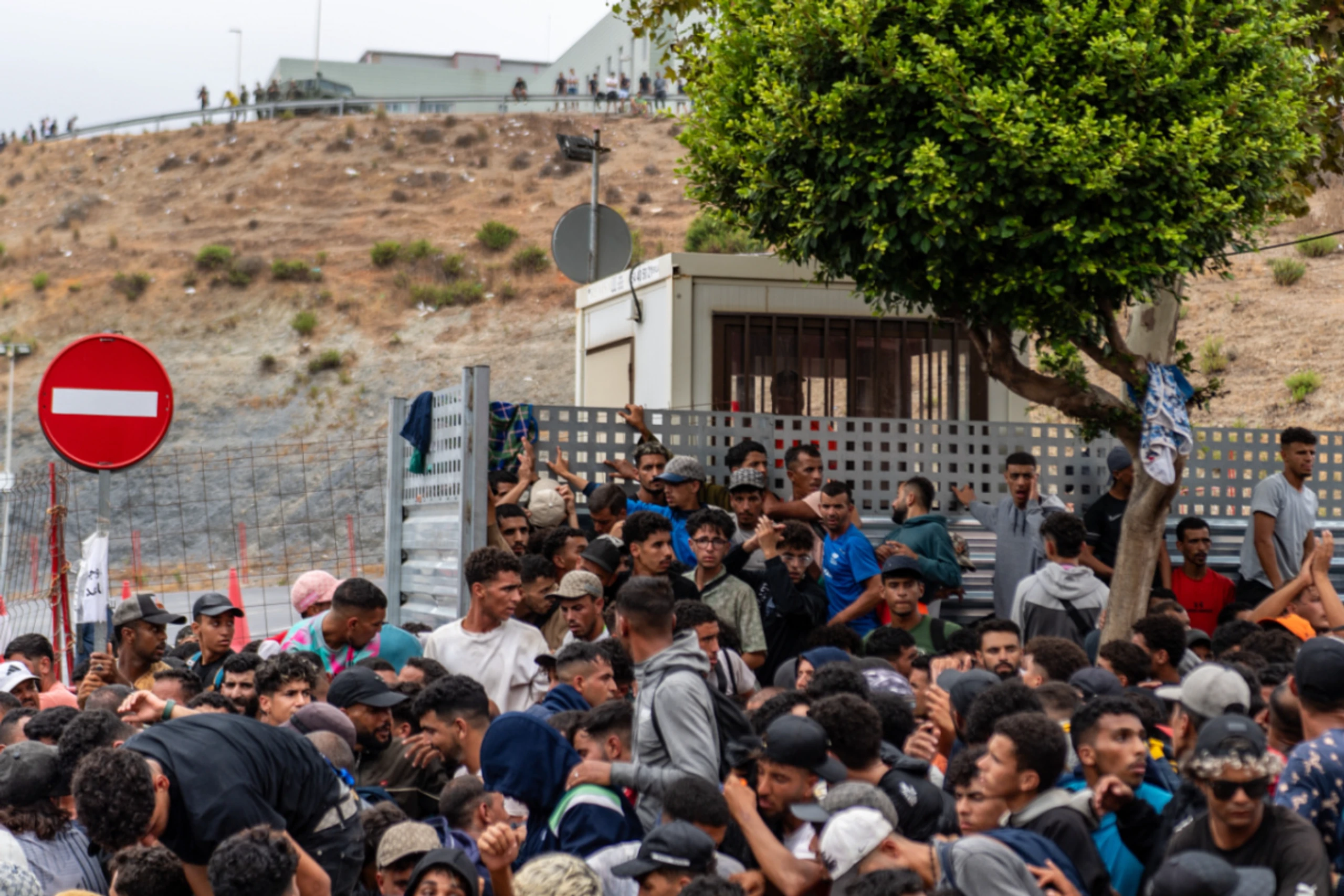Noch immer Tausende Migranten in der spanischen Exklave in Nordafrika