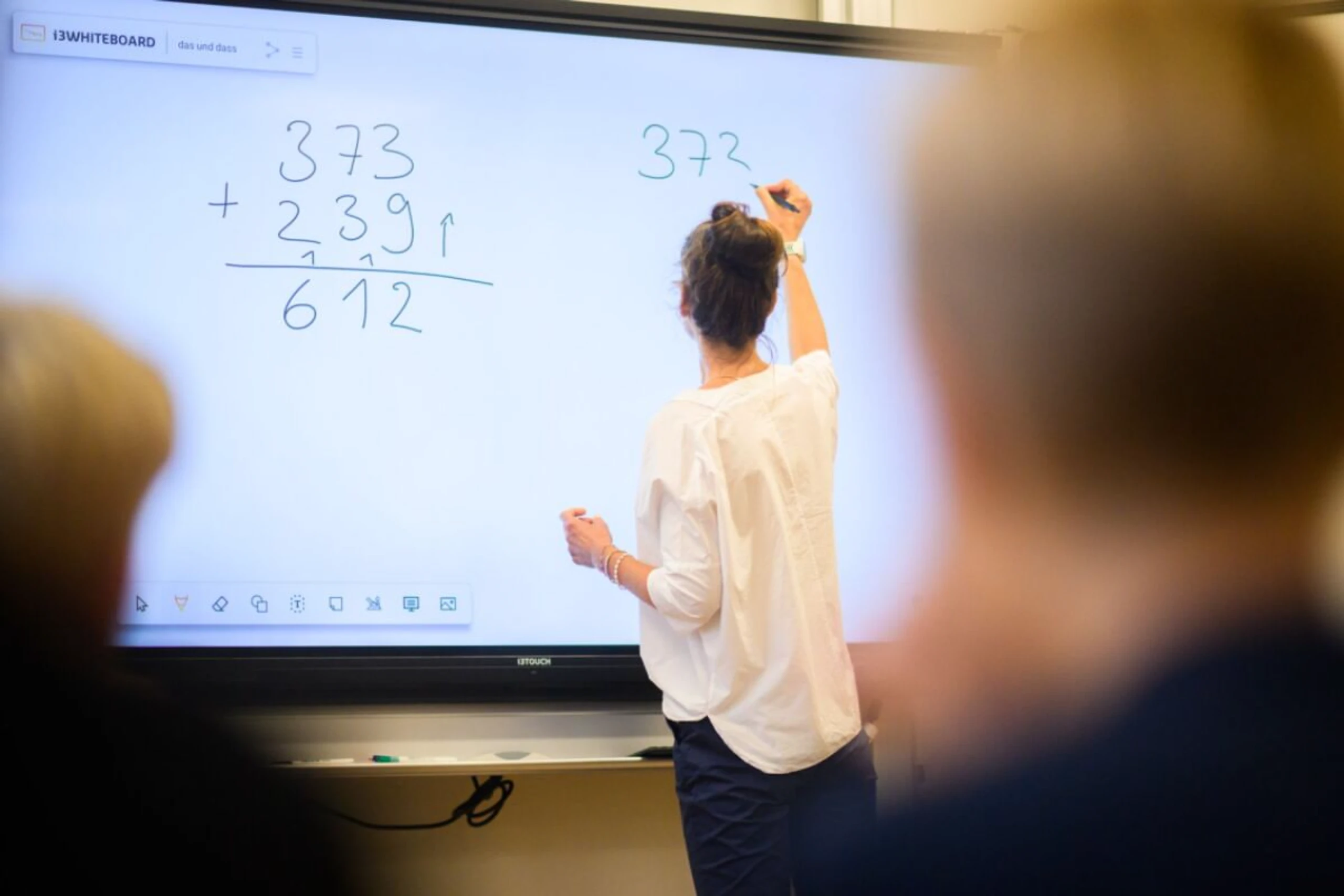 ++ ARCHIVBILD ++ Kurz vor Schulbeginn fehlen noch immer Lehrer