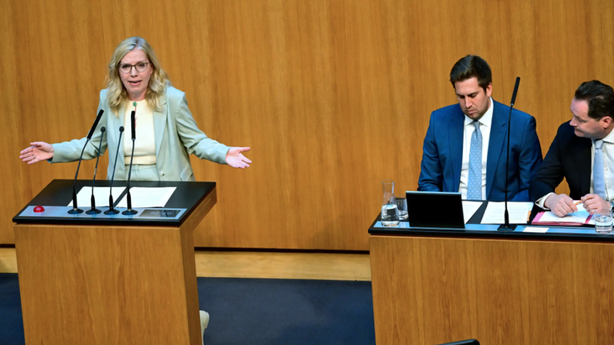 © APA/APA/ROLAND SCHLAGER/ROLAND SCHLAGER Gewessler nimmt sich Regierung vor