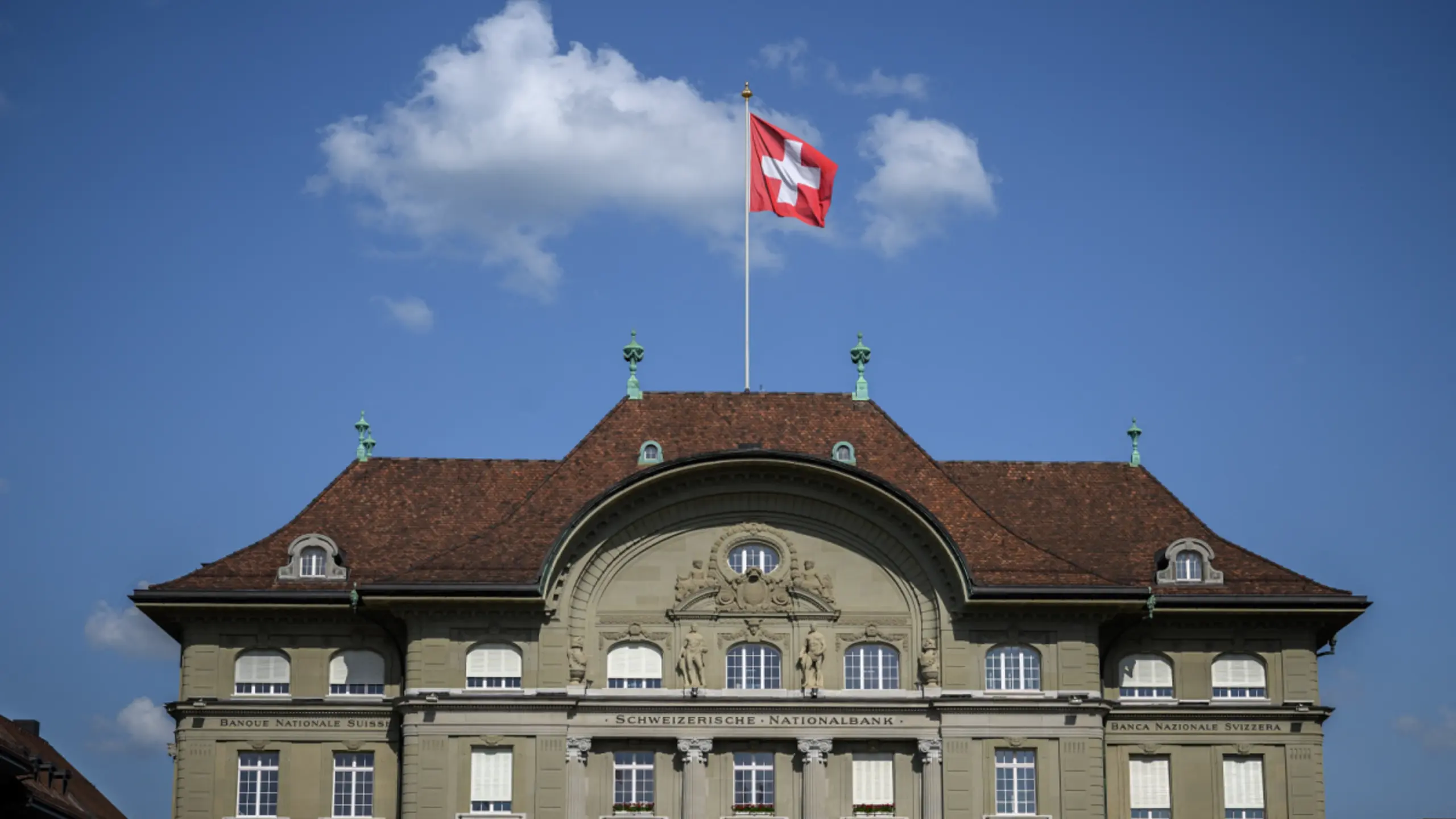 © AFP, FABRICE COFFRINI, Apa Zinserhöhung in der Schweiz für heuer erwartet