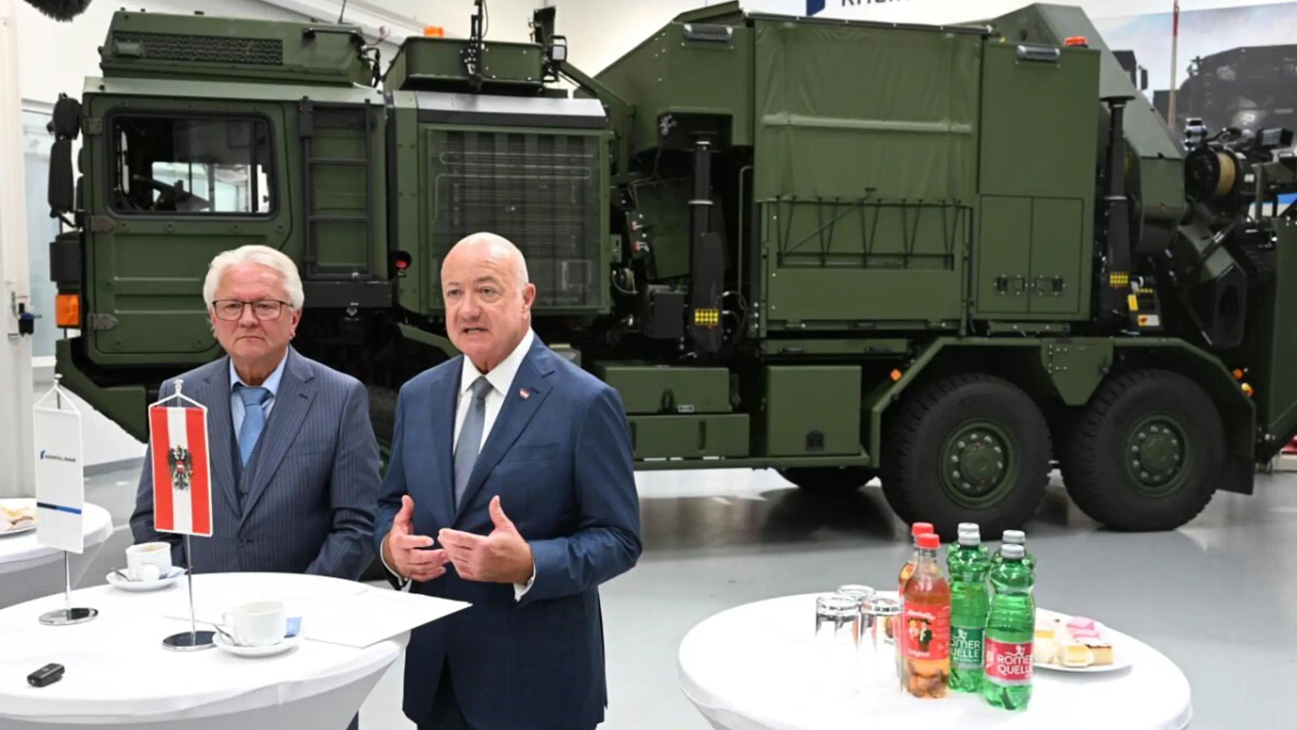 © Apa, HELMUT FOHRINGER Am Standort Liesing werden Militär-Lkw gefertigt